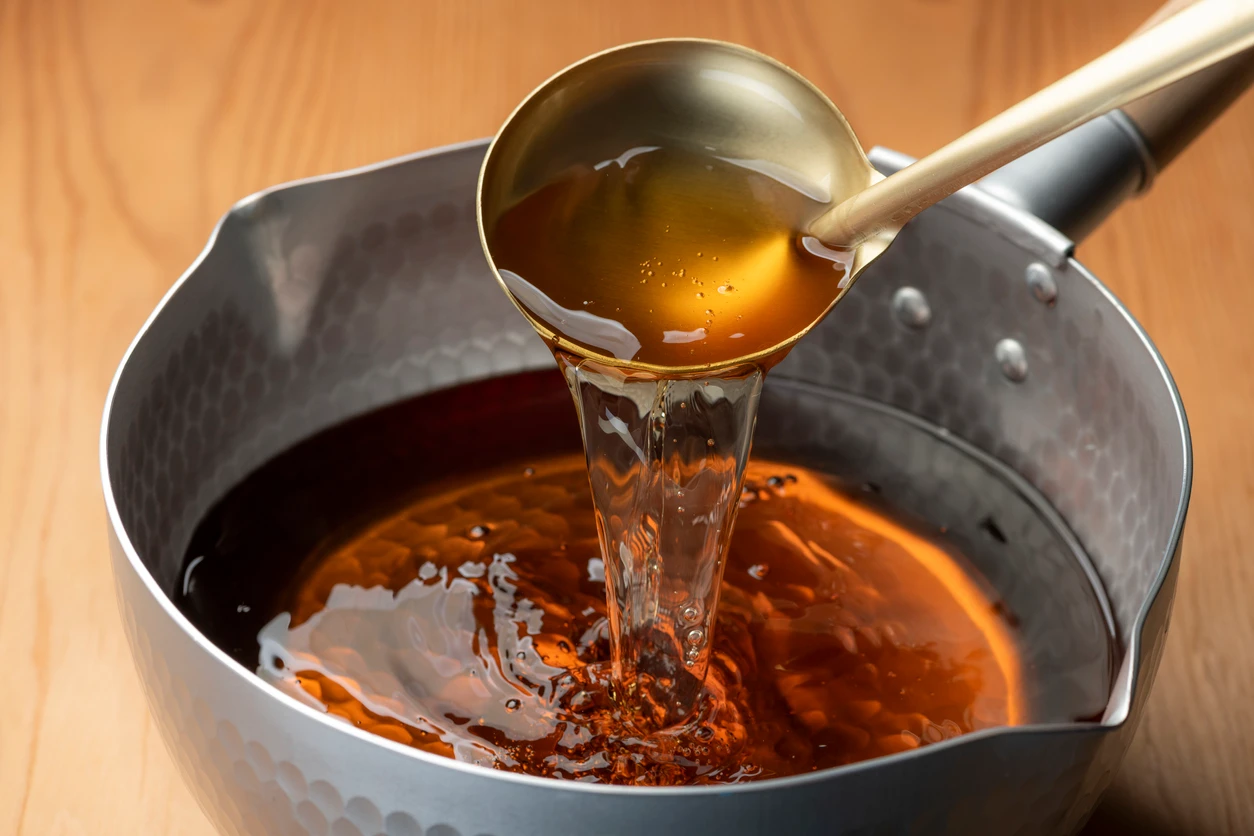 Japanische klare Suppe: Dashi