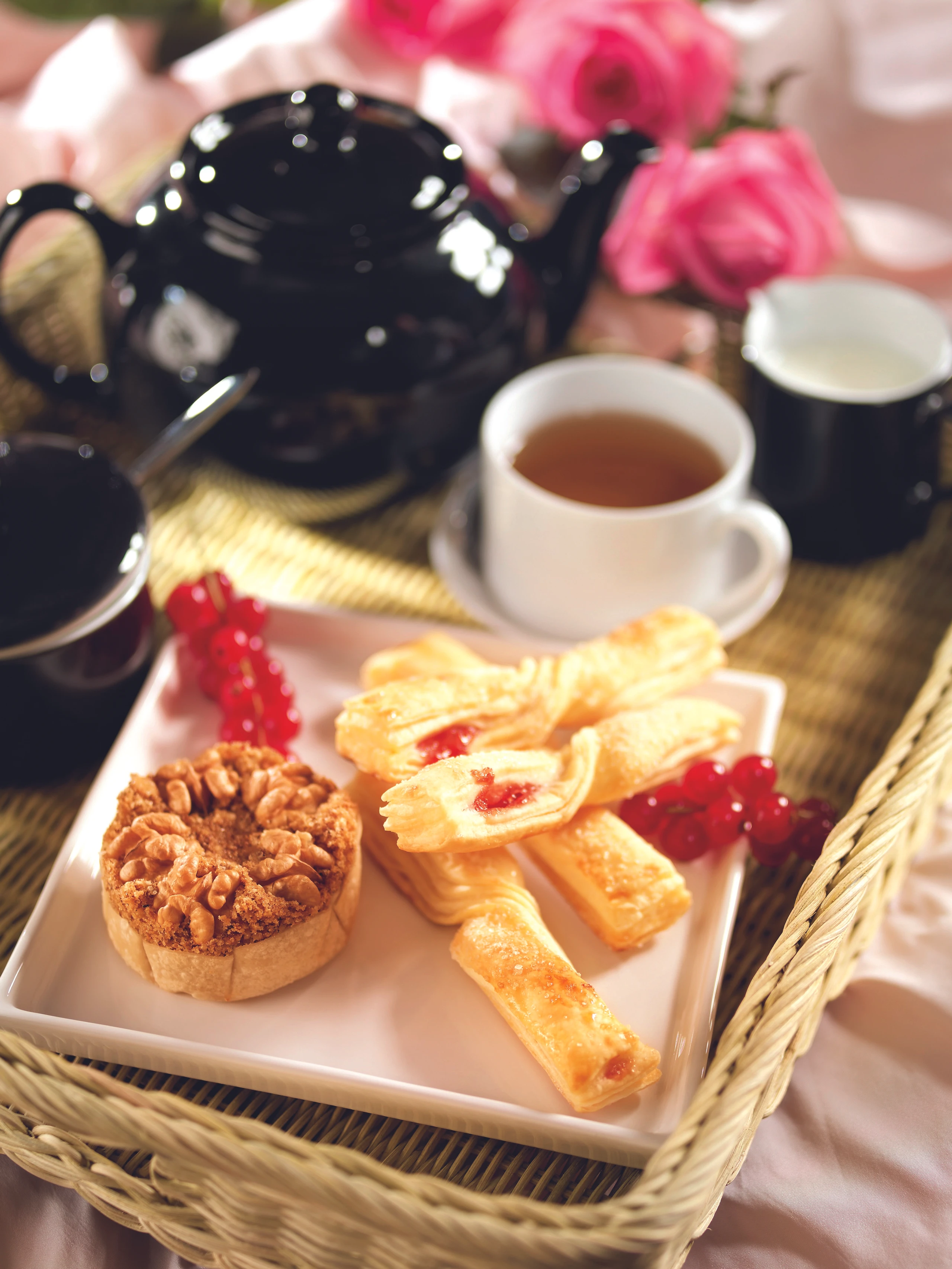 Walnussküchlein und Ribisel-Mascherln