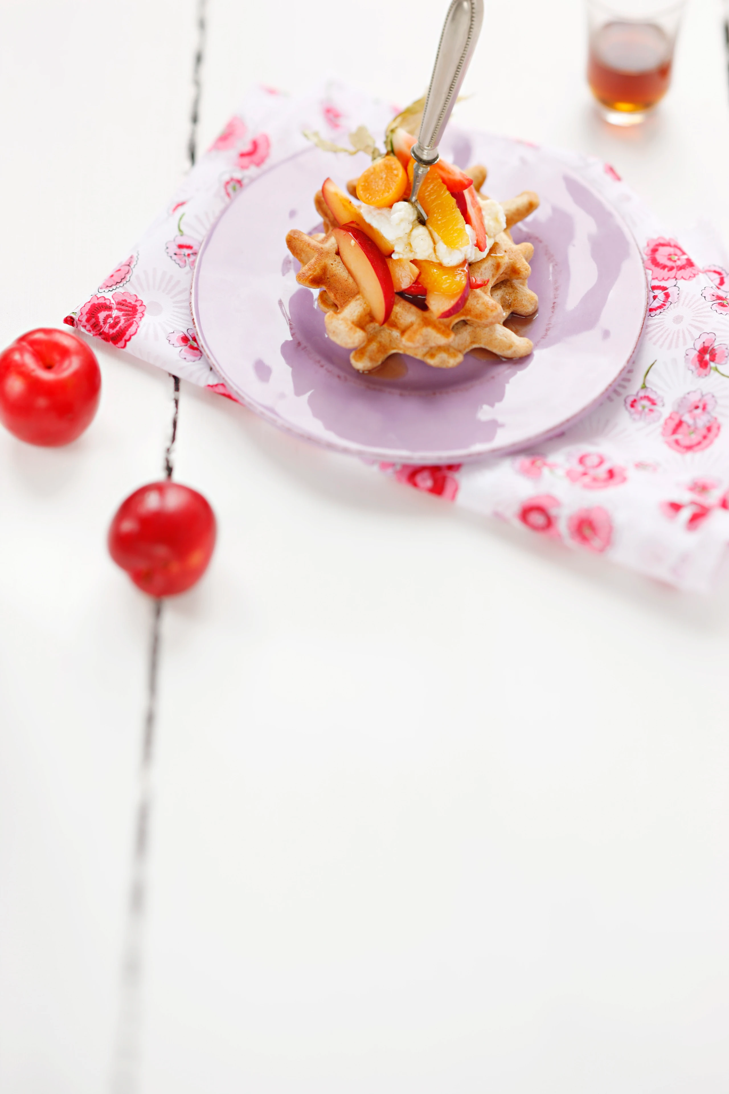 Waffeln mit Früchten und Ricotta