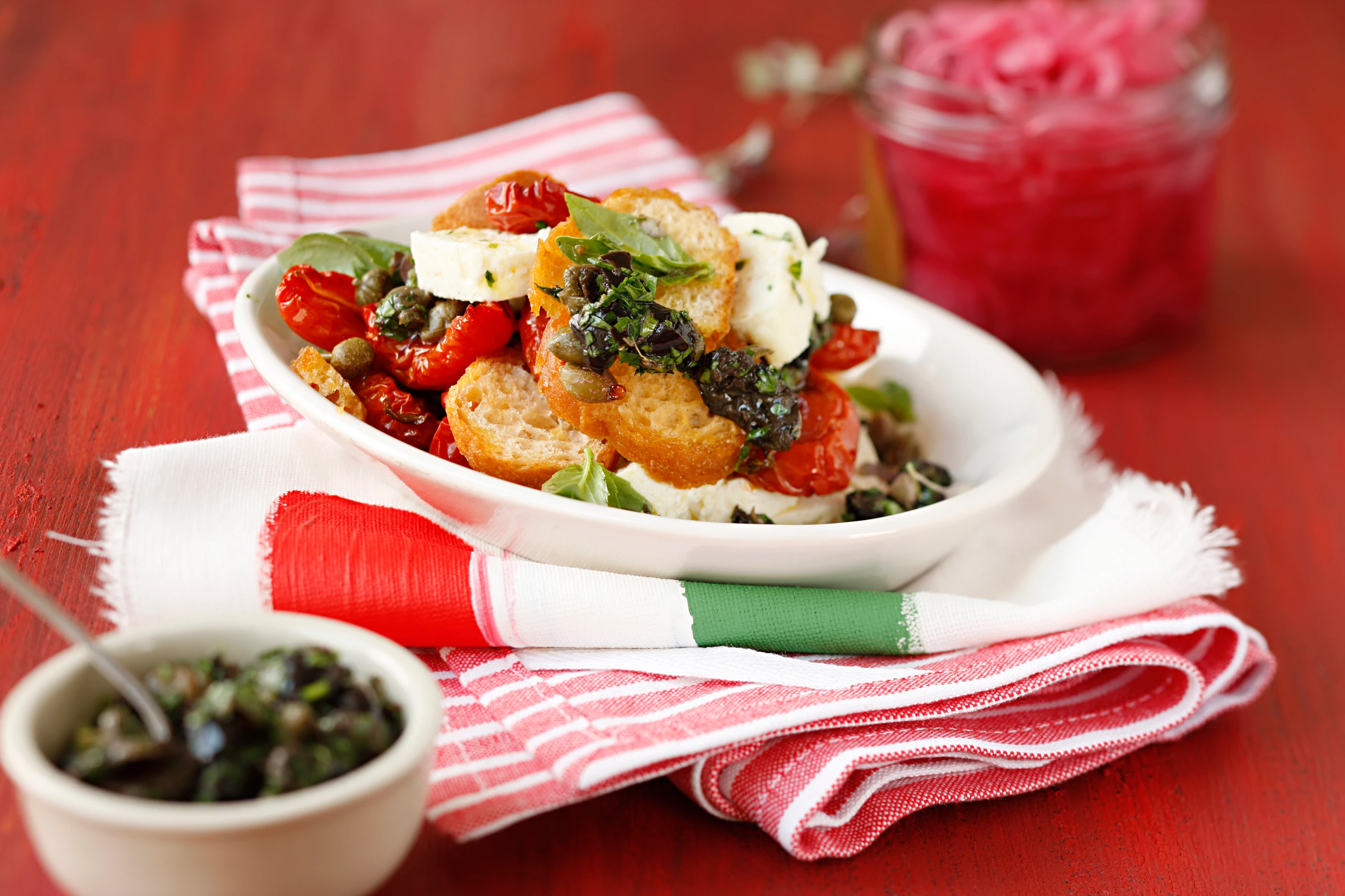 Paradeiser-Brotsalat mit Ricotta
