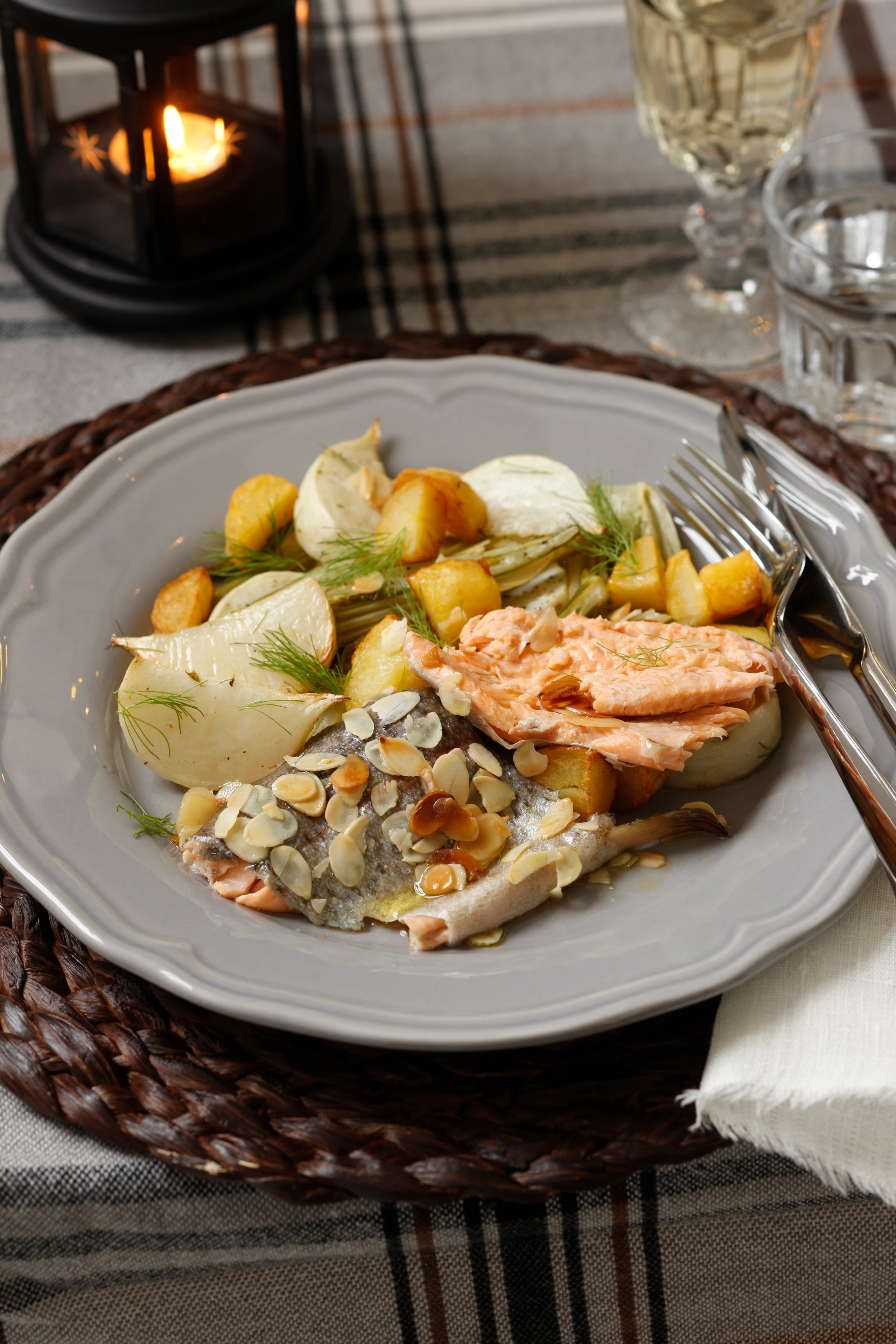 Lachsforelle mit Mandeln und Fenchel