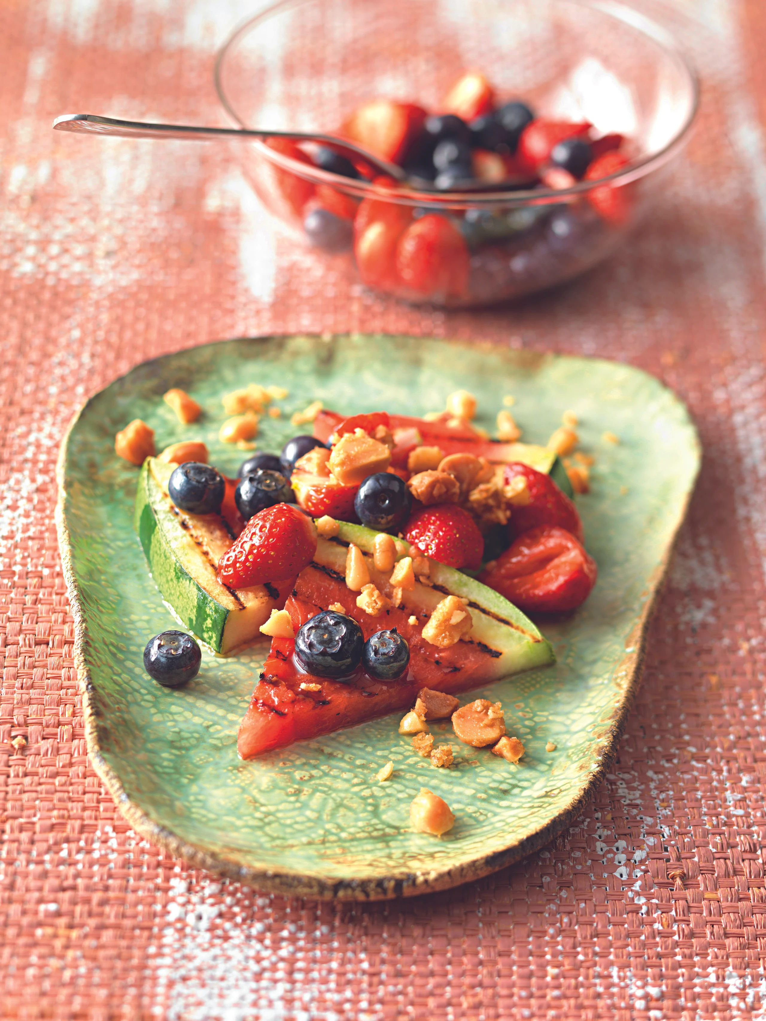 Wassermelone mit Beerensalat
