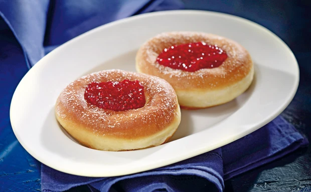 Bauernkrapfen mit Himbeermarmelade