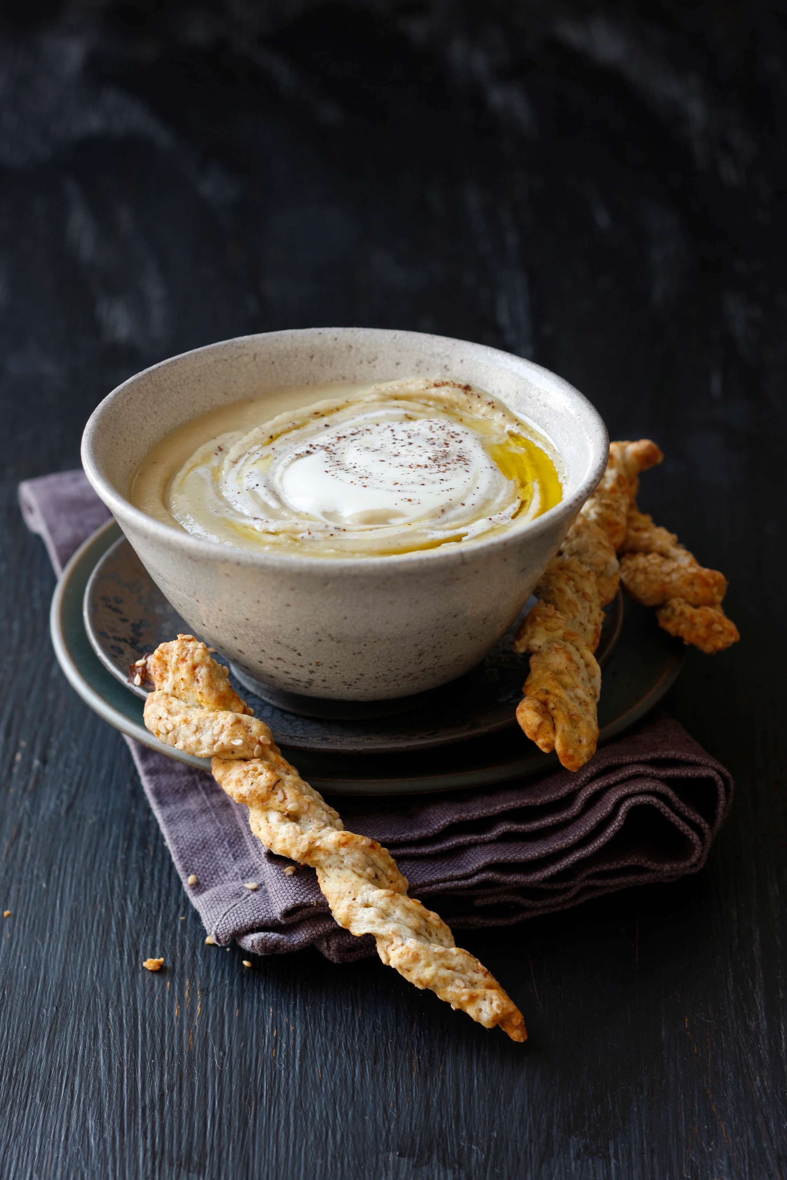 Kichererbsensuppe mit Sesamzöpfen