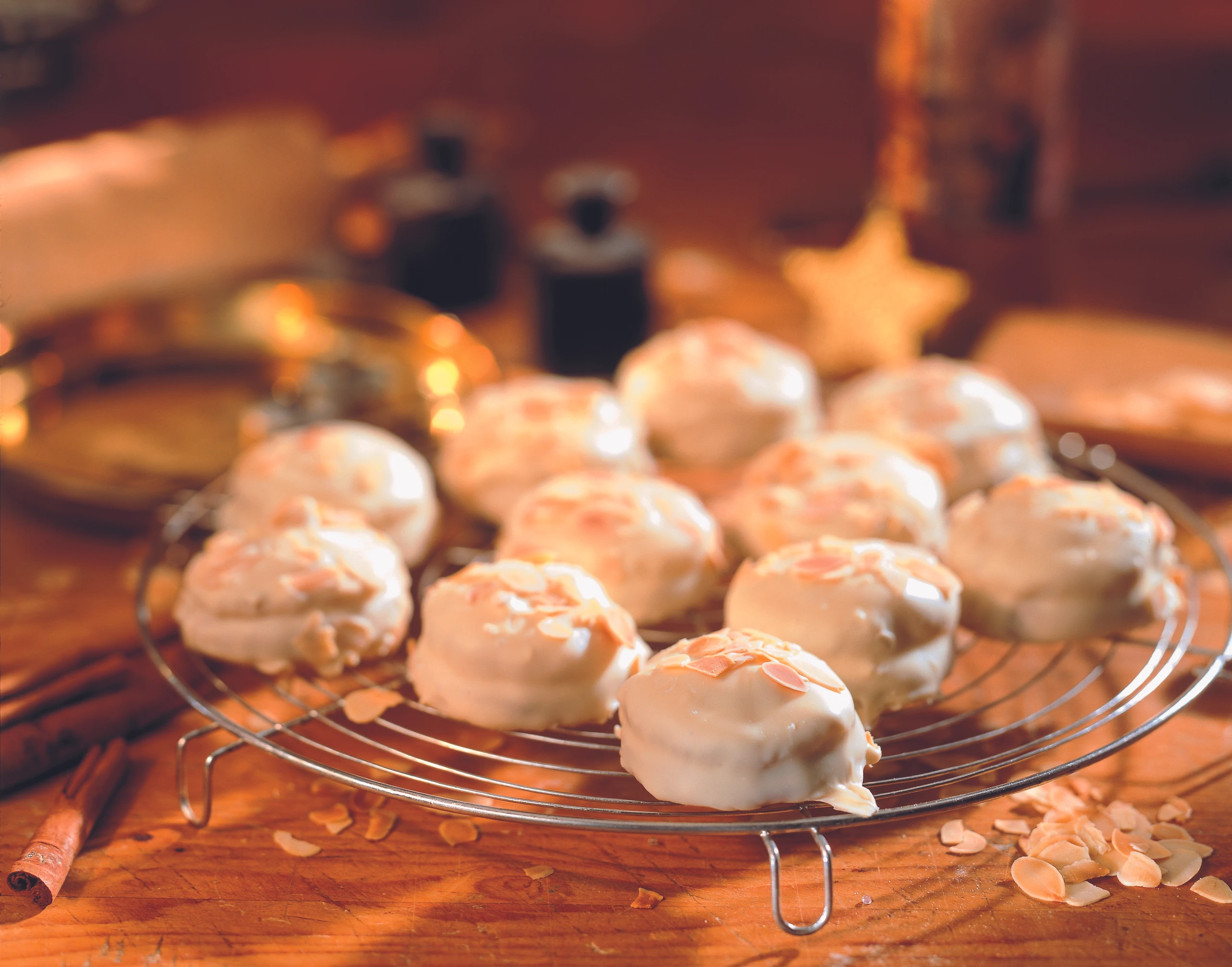 Mandel-Marzipan-Lebkuchen mit weißer Schokolade