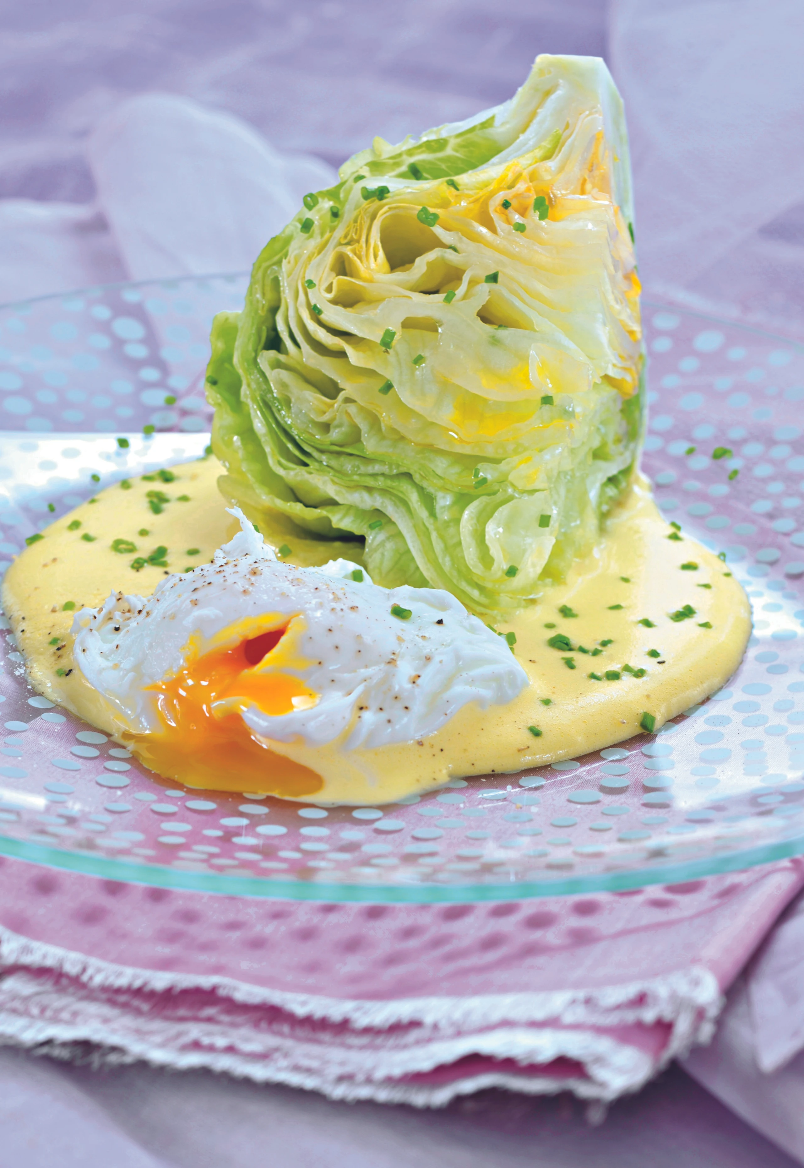 Eisberg-Stöcklsalat in Leinöl-Creme mit „Oafisch“