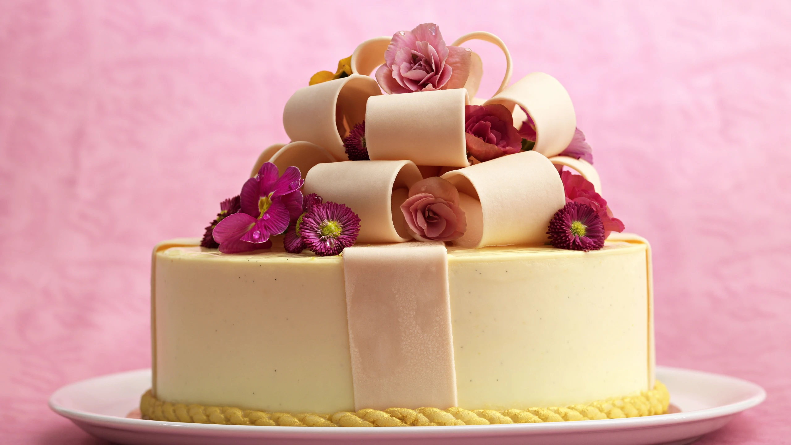 © GUSTO / Eisenhut & Mayer Fondant-Torte
