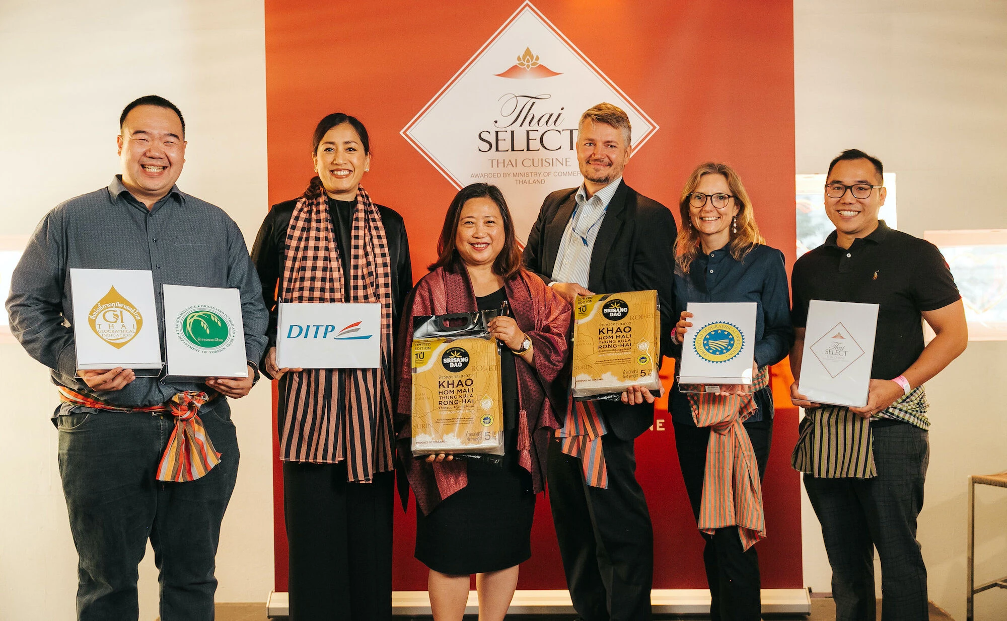 © Philipp Lipiarski Blurred image background