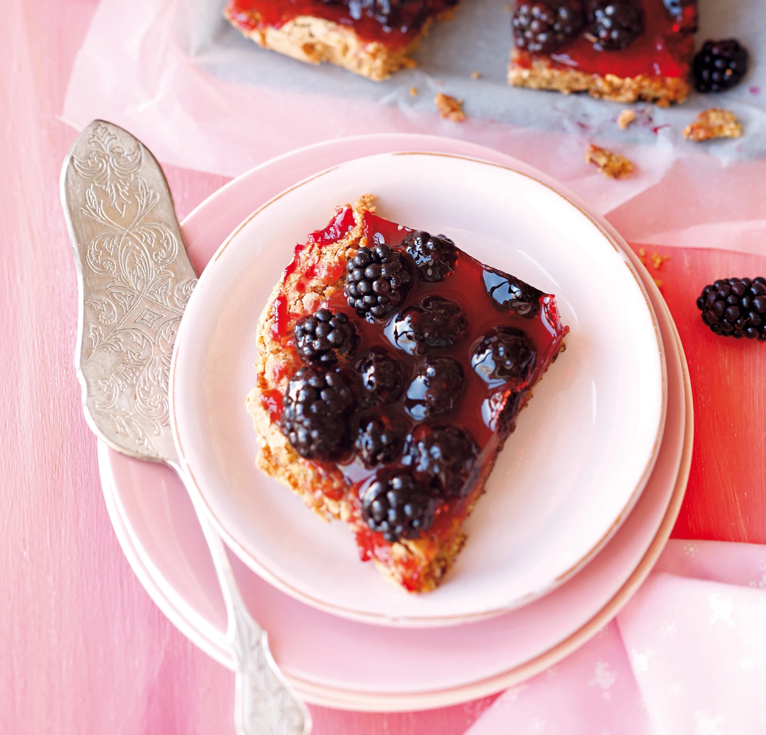 © Schrems Theresa Brombeer-Mandel Blechkuchen