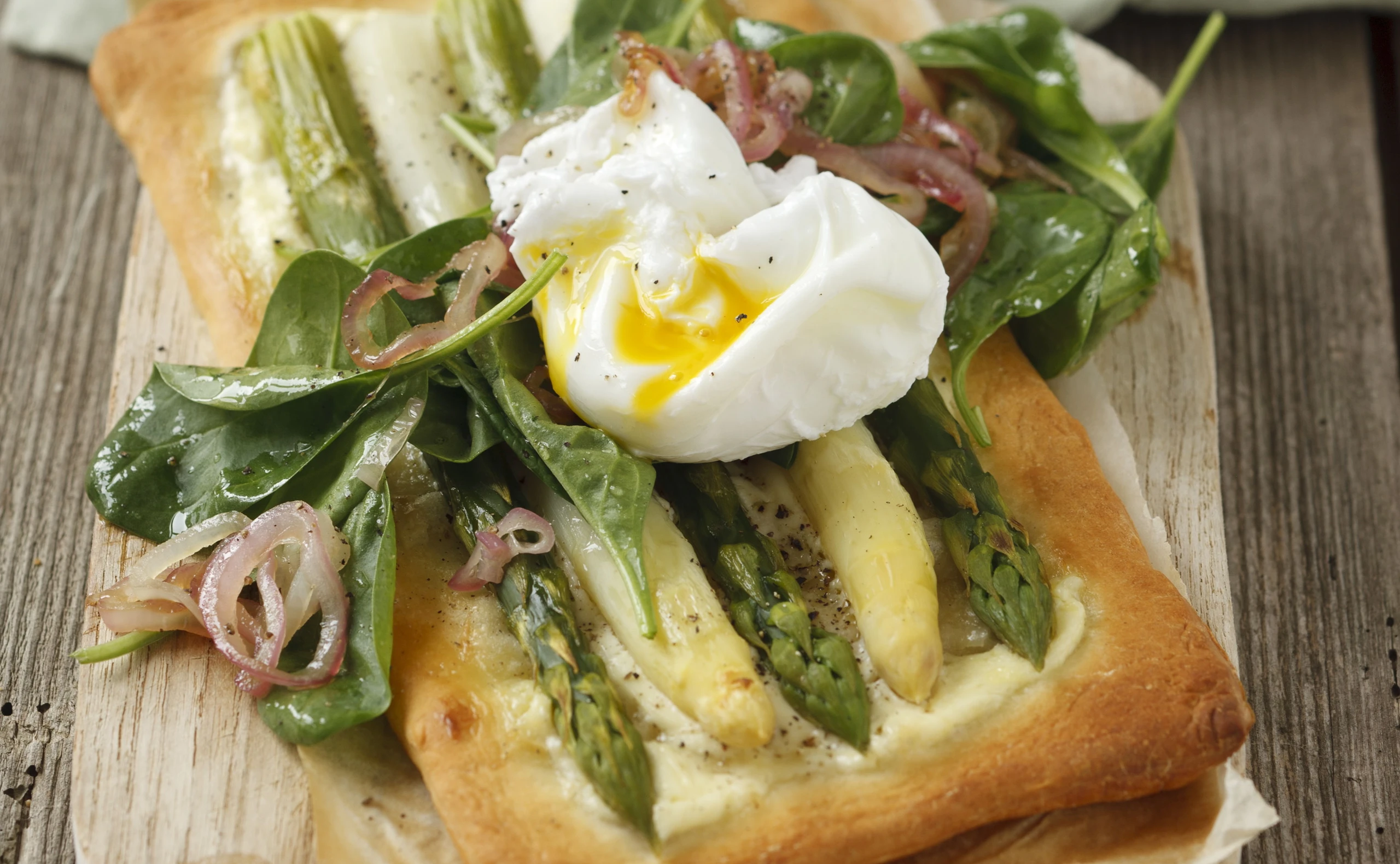 © GUSTO / Theresa Schrems Blurred image background