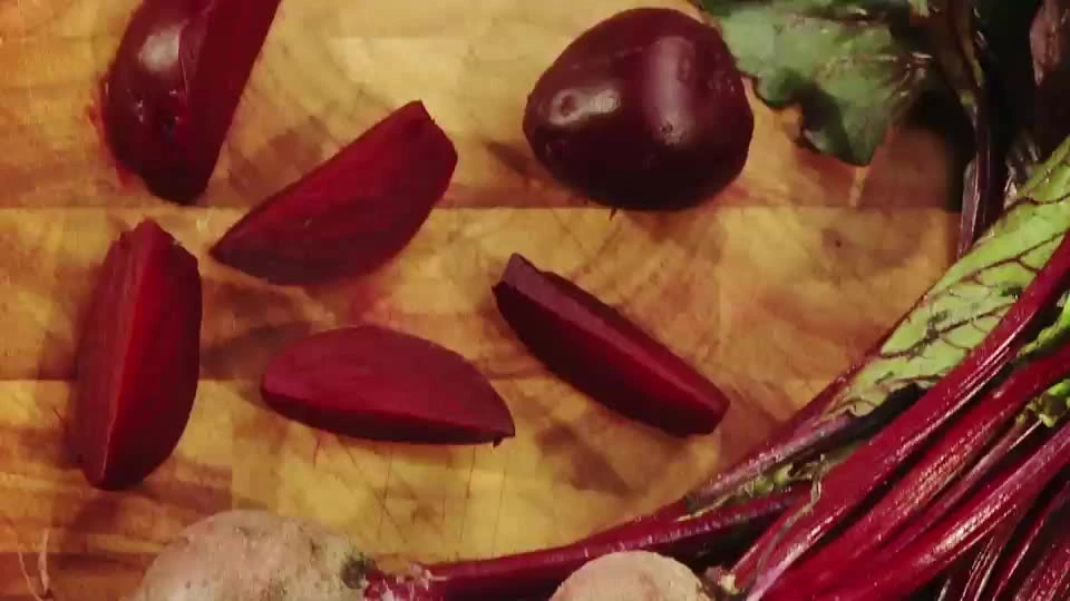 Videoanleitung zum Verarbeiten von Roter Beete.