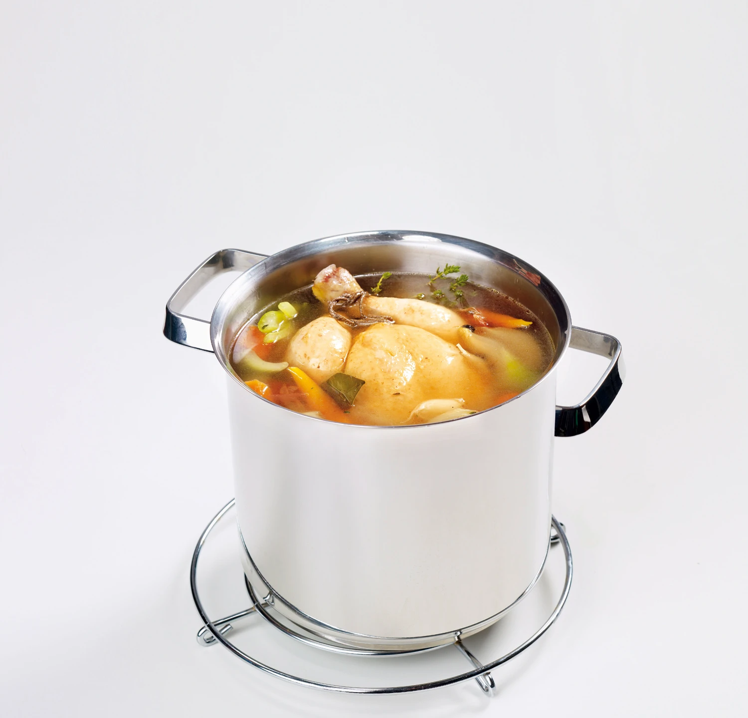 © GUSTO / Stefan Liewehr Klare Hühnersuppe