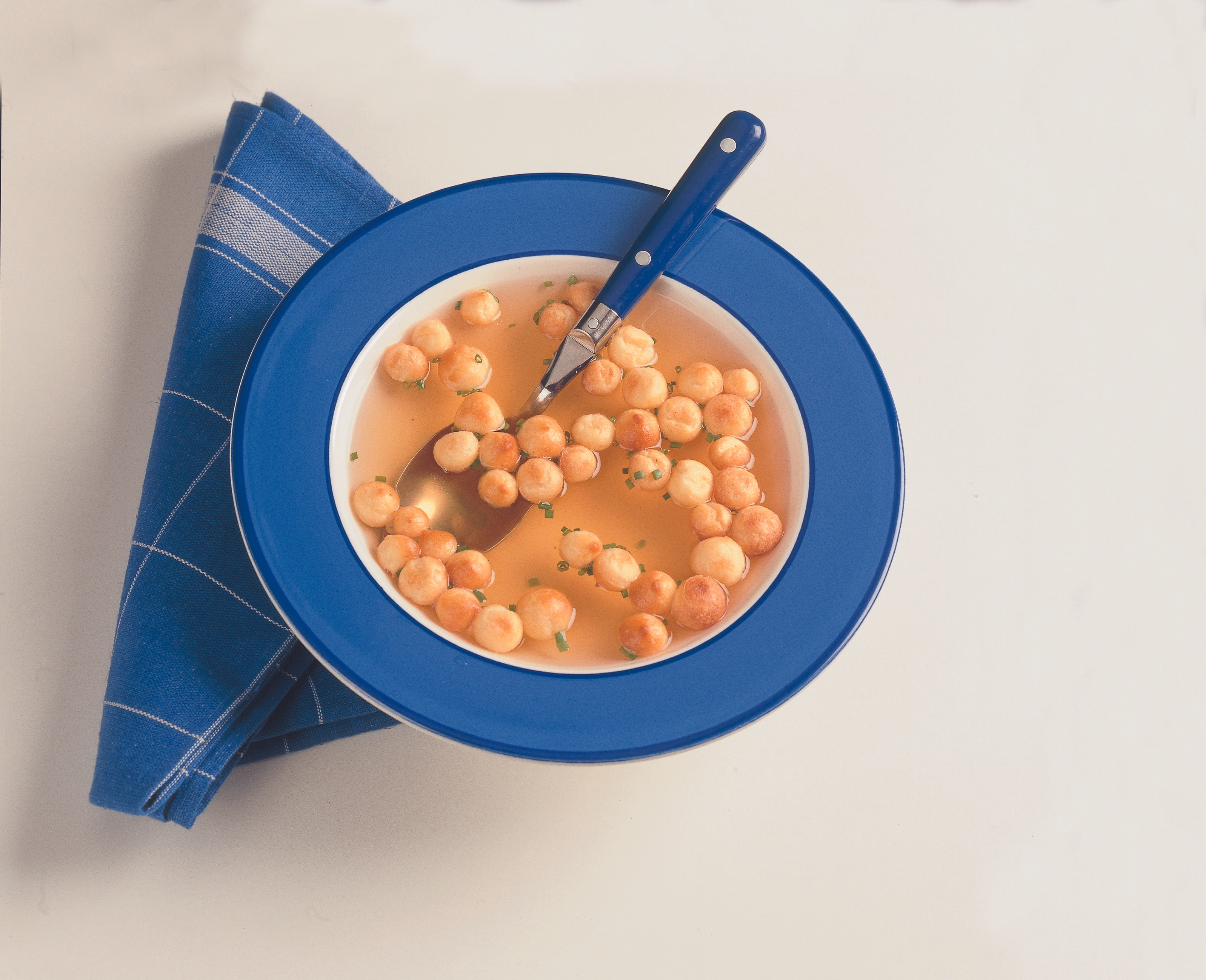 Suppeneinlage: Profiteroles - Backerbsen aus Brandteig • Rezept Suppeneinlage: Profiteroles - Backerbsen aus Brandteig • Rezept