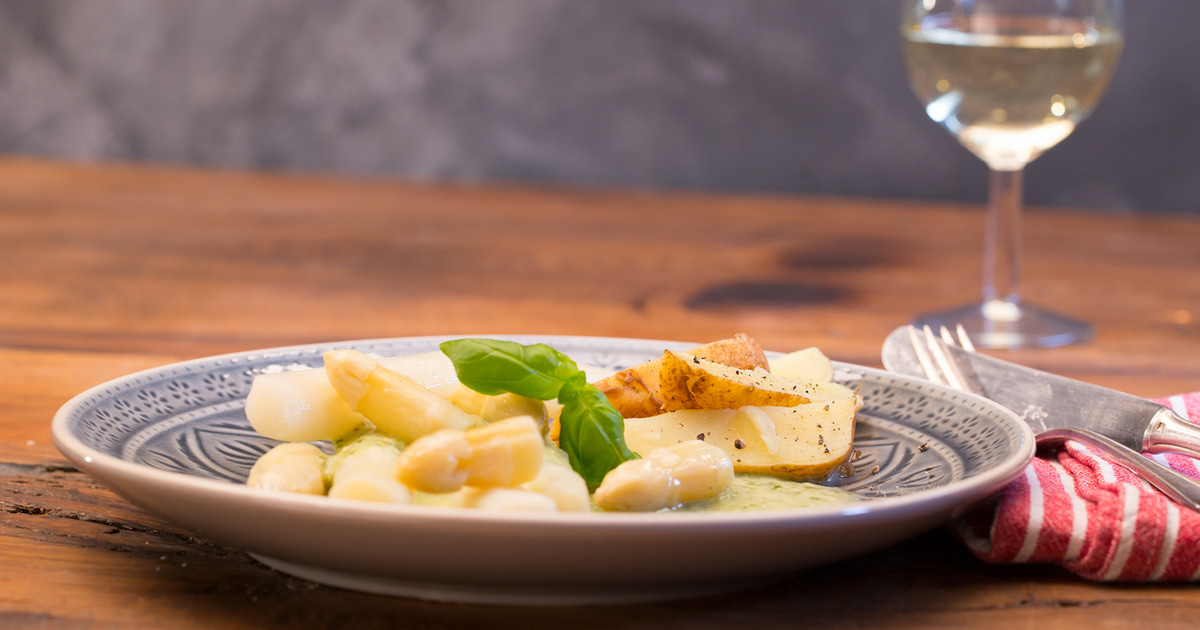 Spargel in Basilikum-Spargel-Sauce [Video]