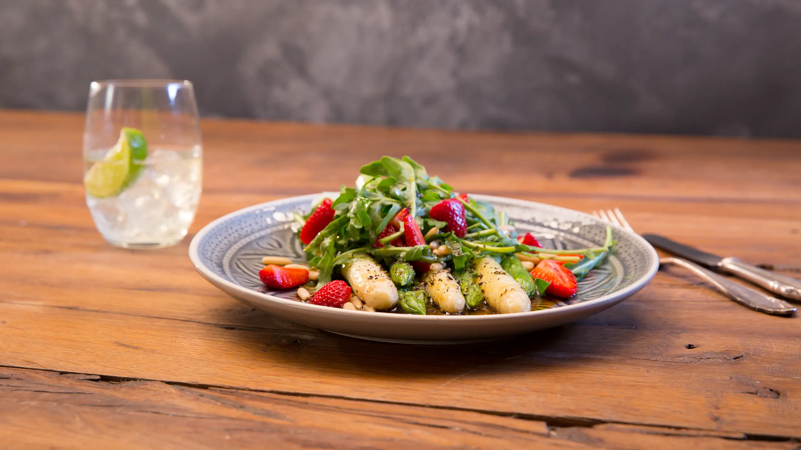 Spargel-Erdbeer-Salat