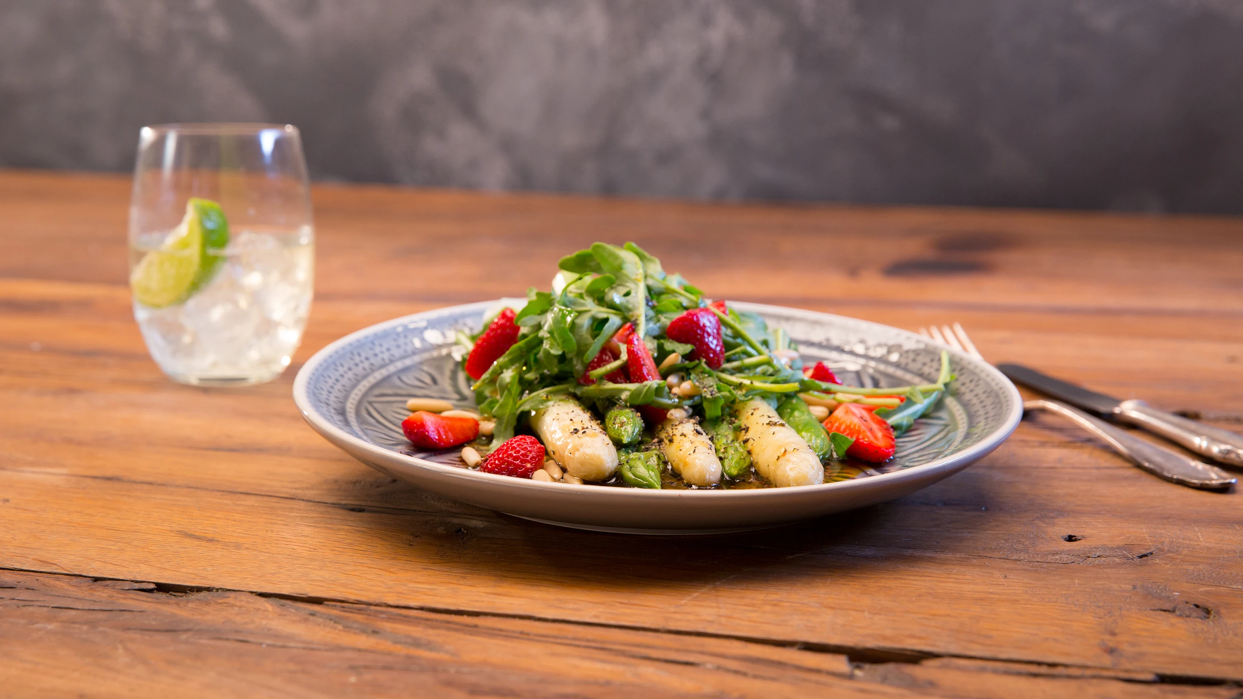 Spargel-Erdbeer-Salat