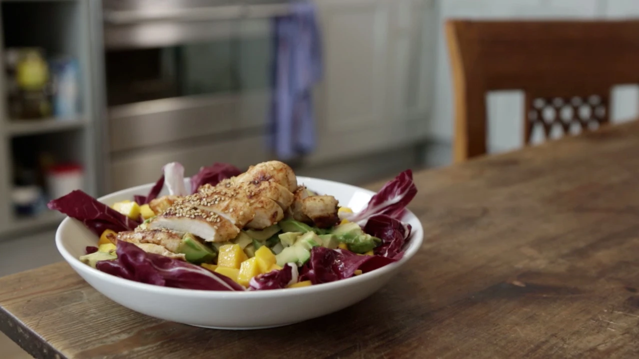 © G+J Digital Products Avocado-Mangosalat mit Huhn