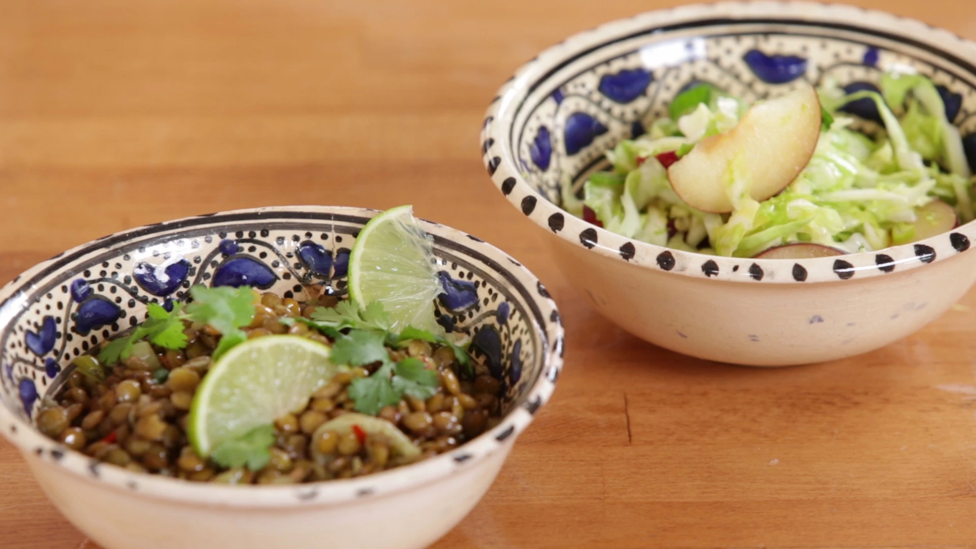 Linsen-Dal mit mariniertem Spitzkraut