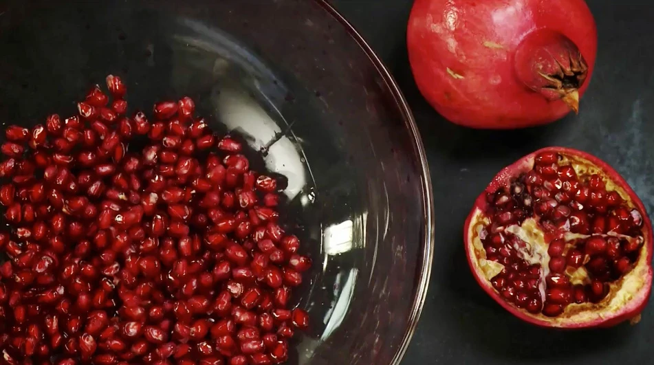 Granatapfel entkernen