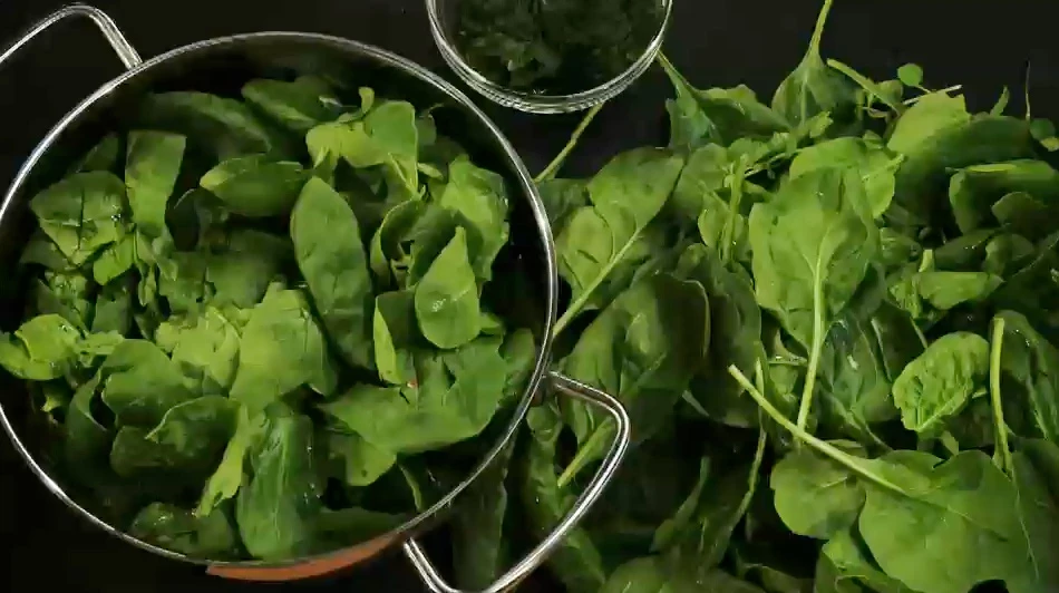 Blattspinat zubereiten