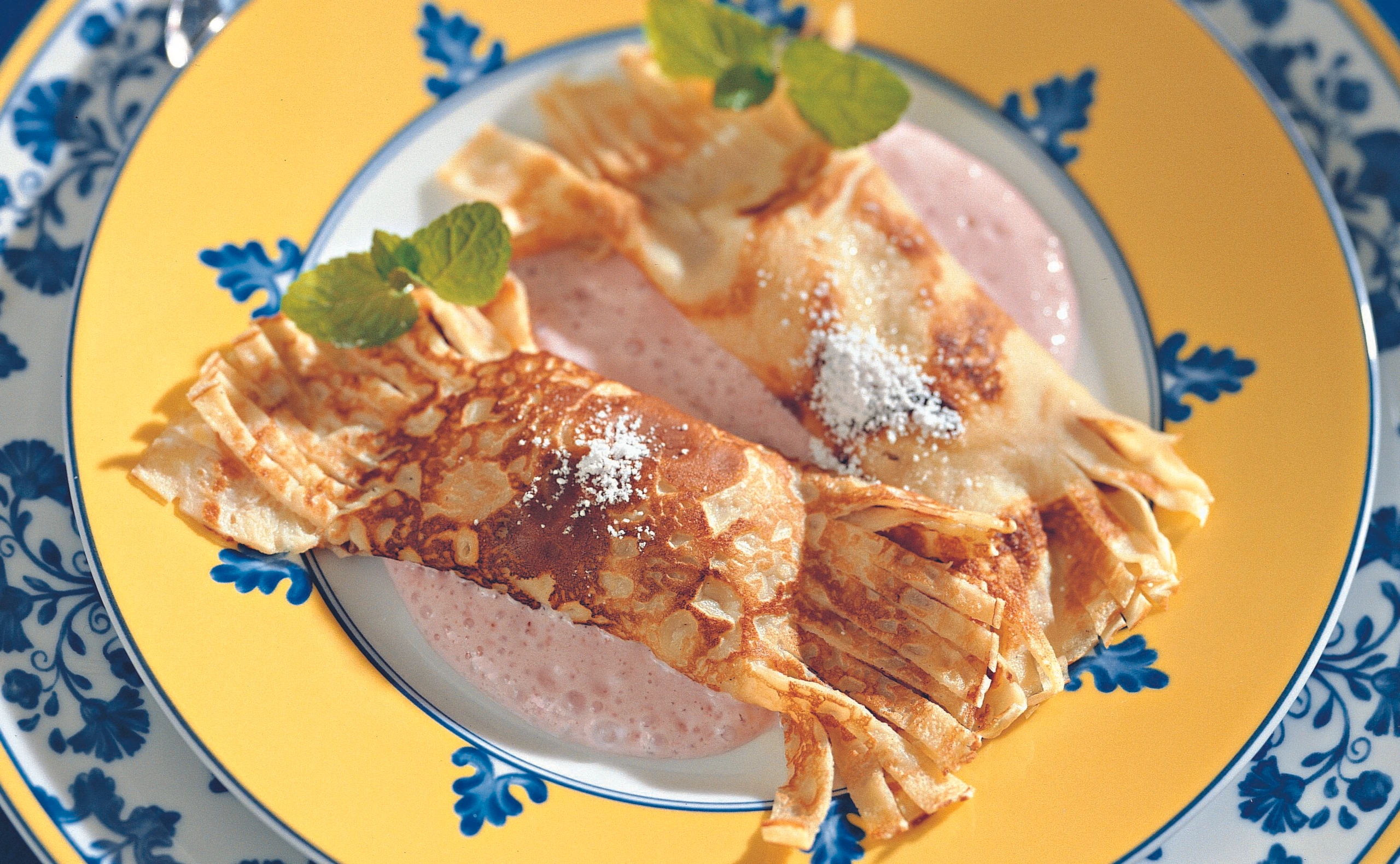 Palatschinkenpolster mit Apfelfülle