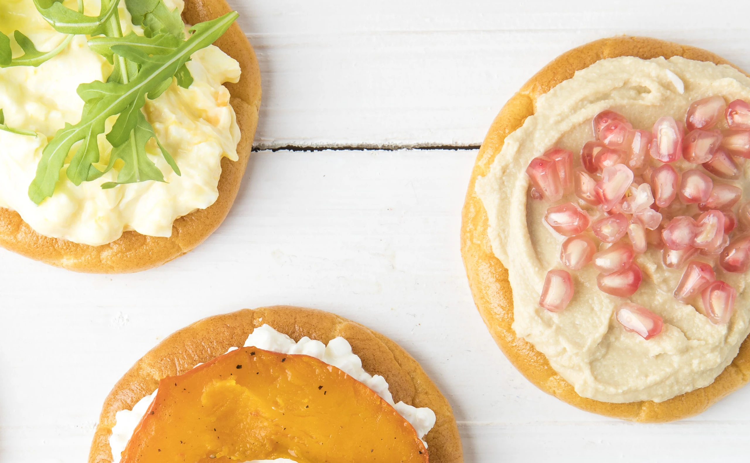 Klassischer Hummus mit Granatapfel