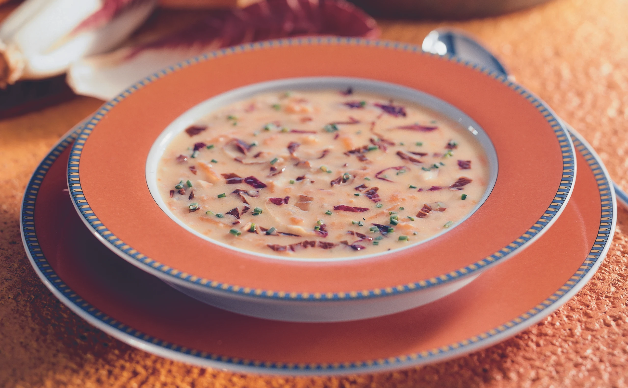 Grießsuppe mit Kürbis und Radicchio