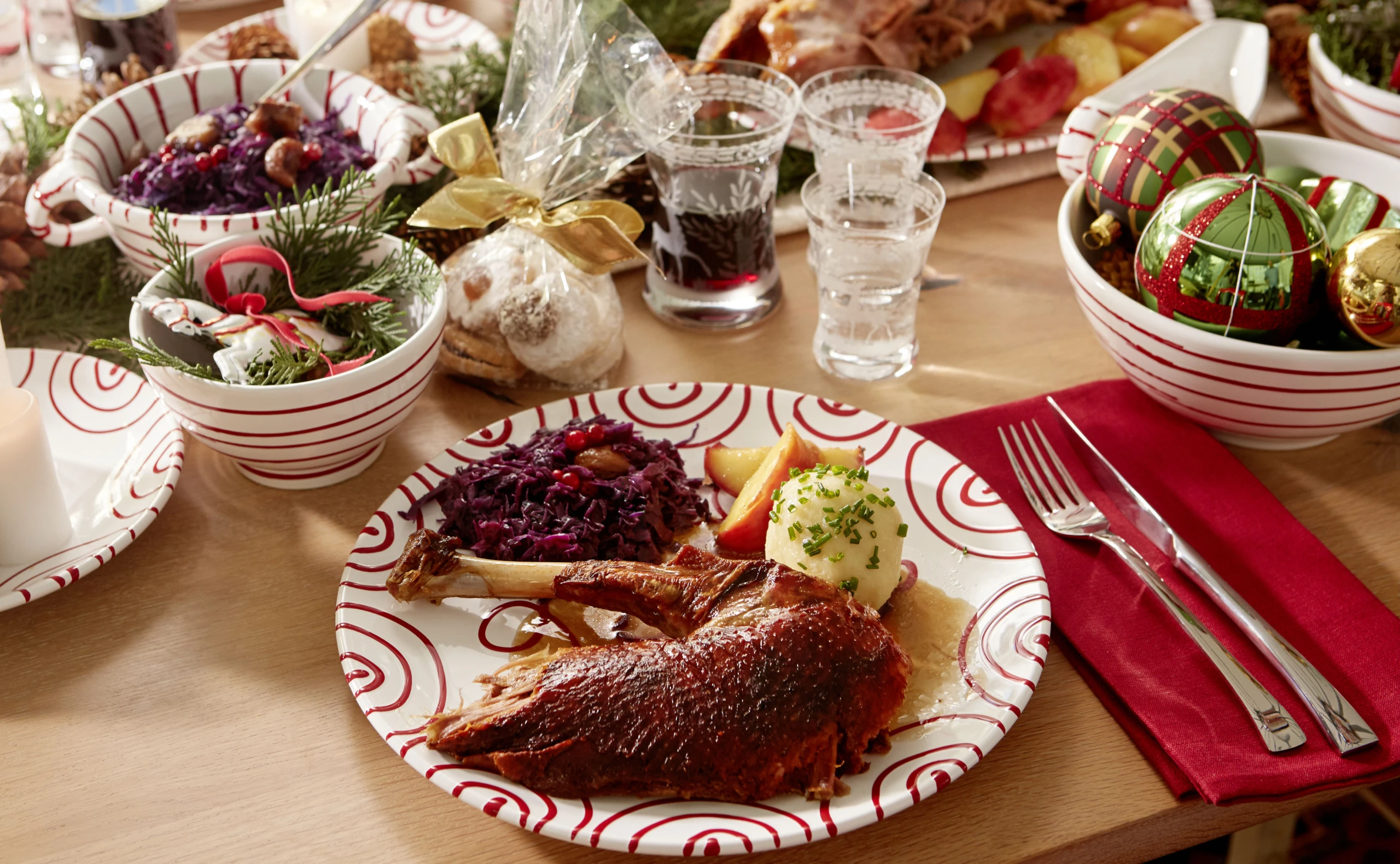 Gansl mit Honig-Bratäpfeln