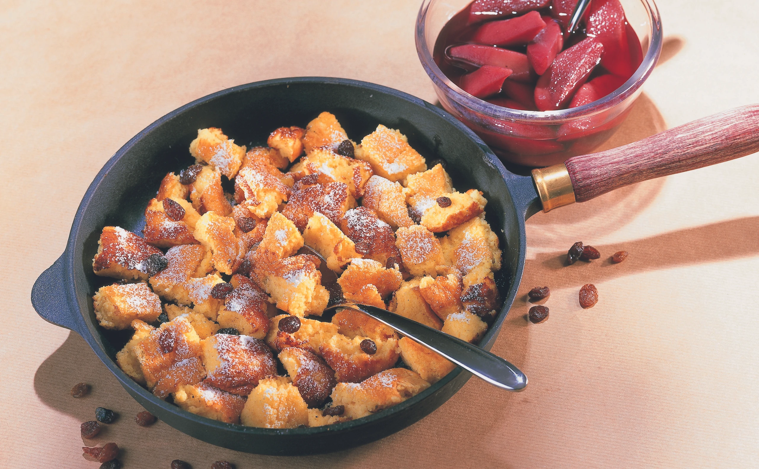 Grießschmarrn mit Birnenkompott