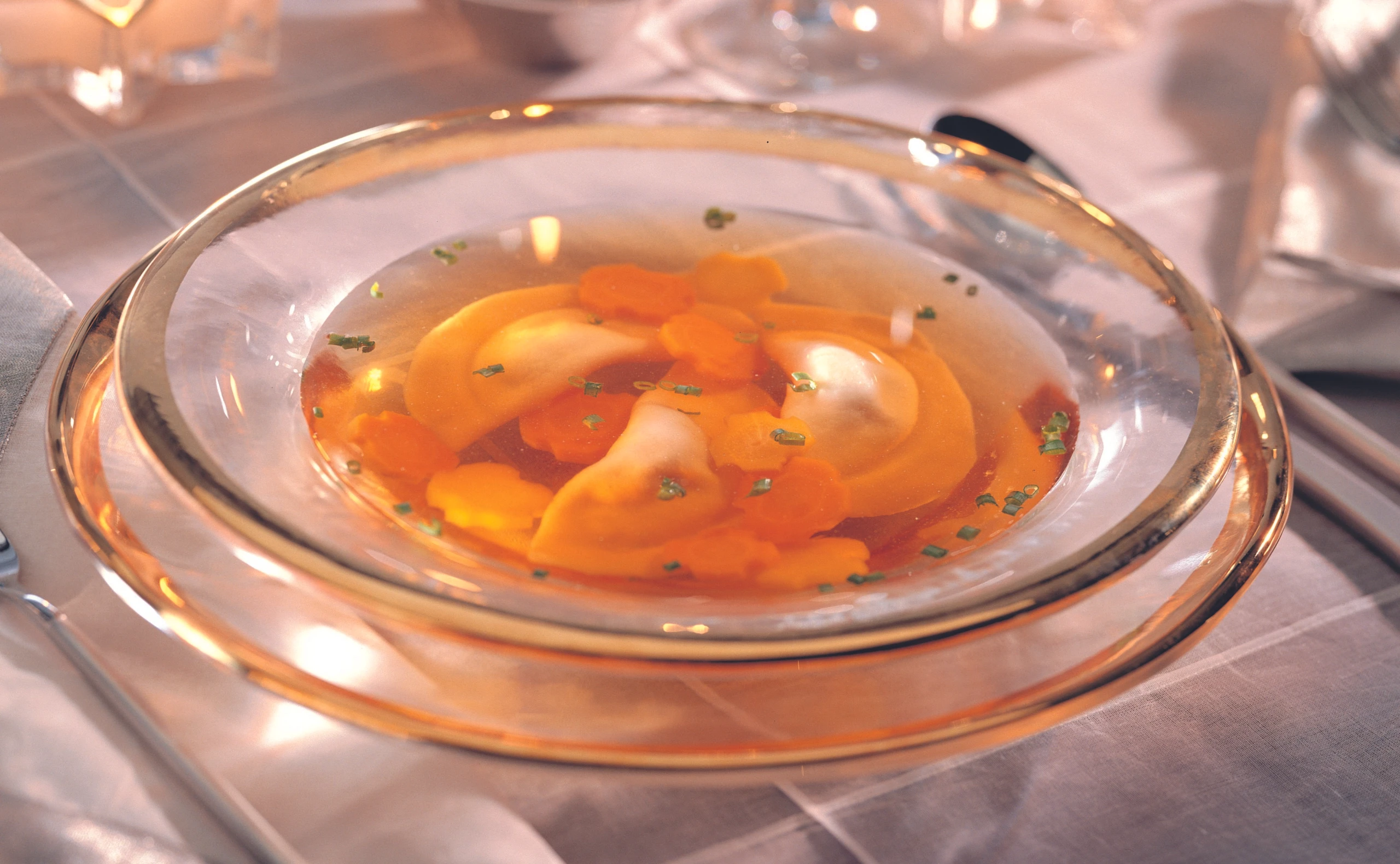 Rindsuppe mit Kalbfleischtascherln