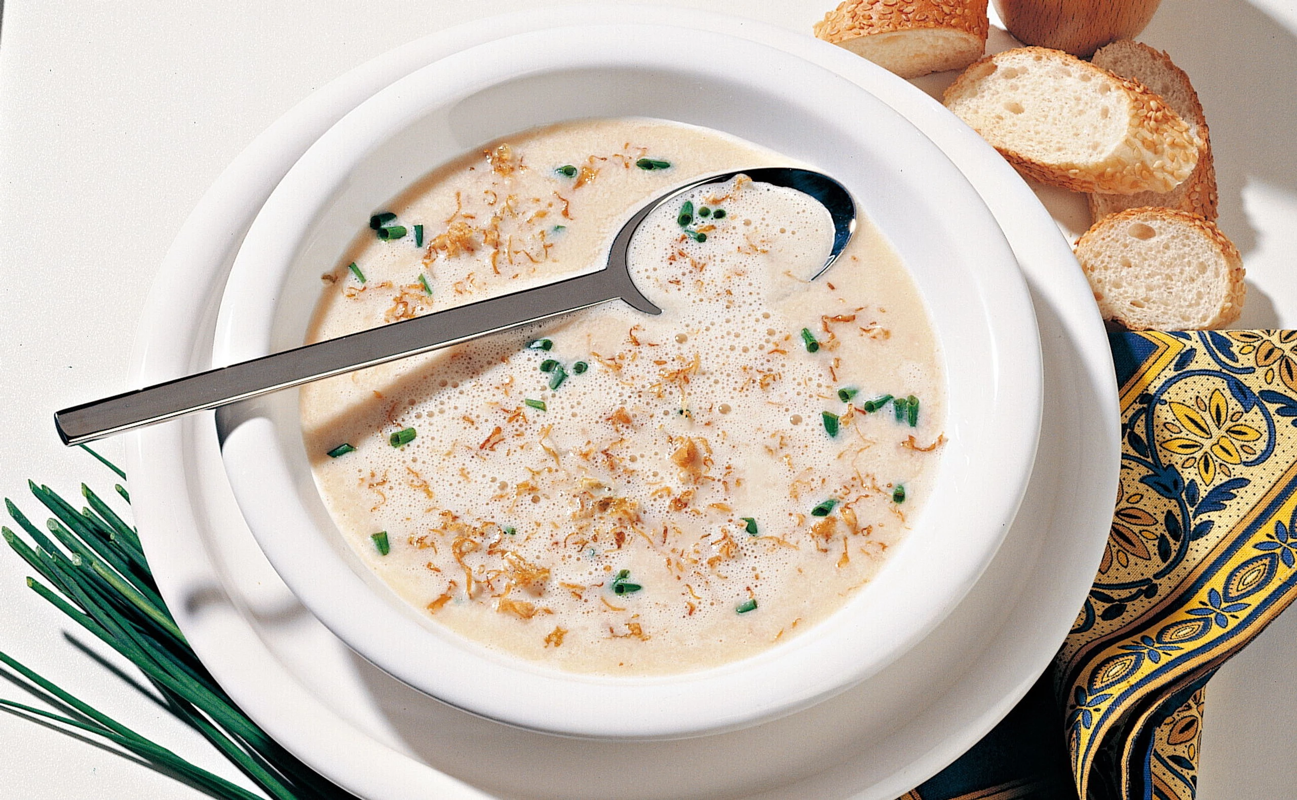 Bohnen-Cremesuppe mit gebackenem Sauerkraut