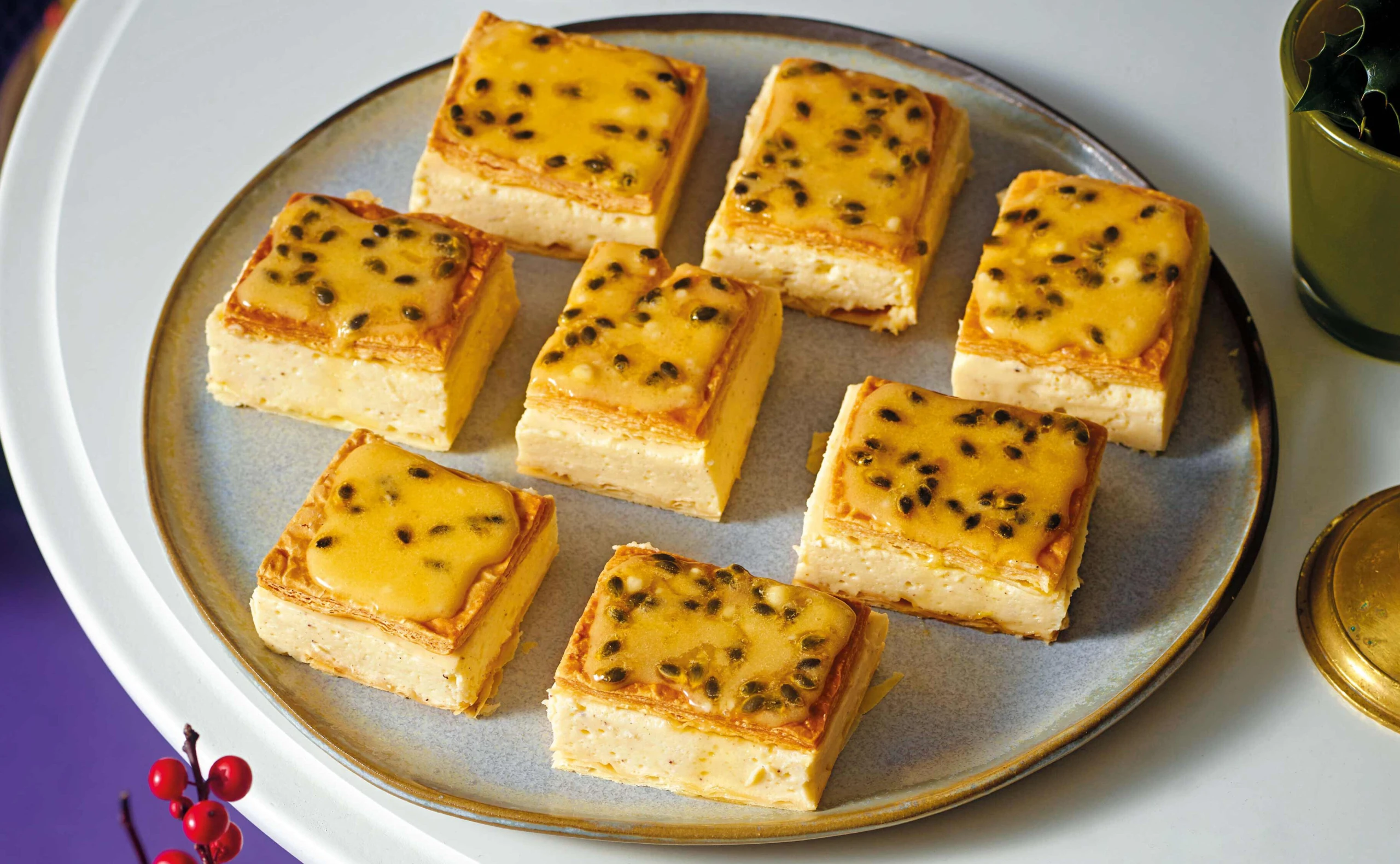 Cremeschnitten-Würfel mit Maracujaglasur