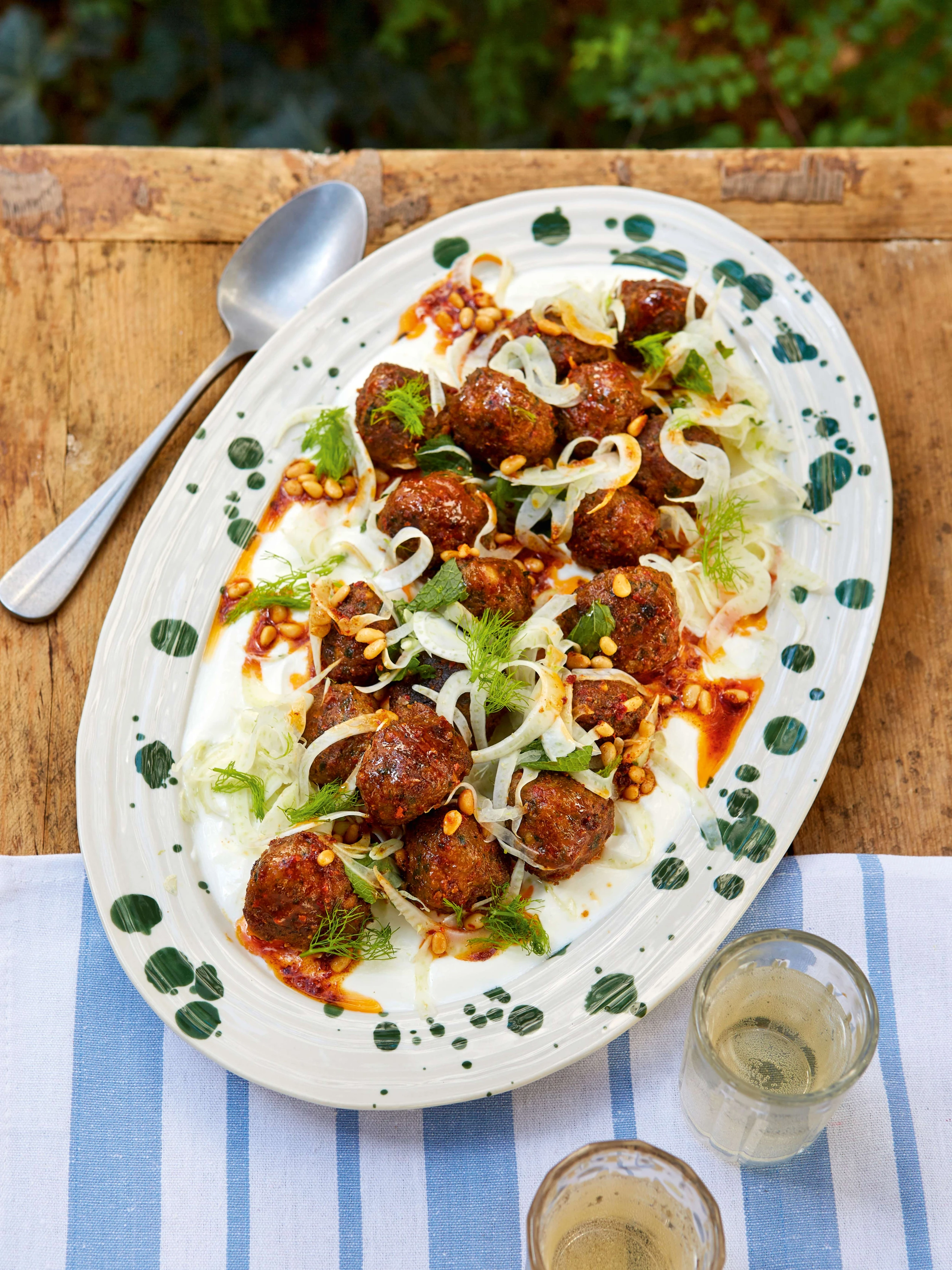 Würzige Fleischbällchen mit Fenchel und Chiliguss