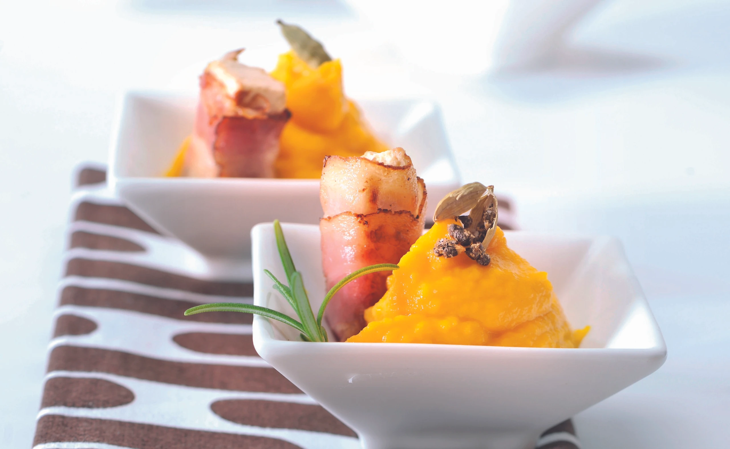 Karottenpüree mit Kardamom und Specktofu