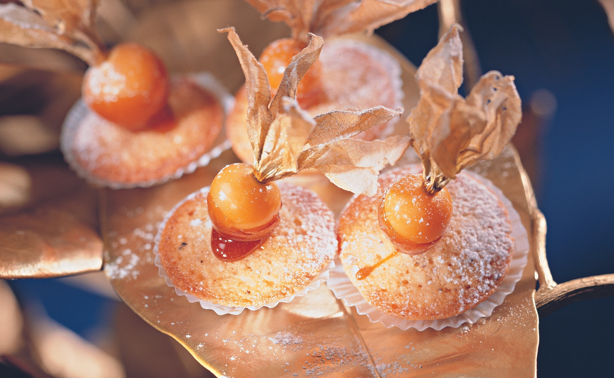 Financiers mit Physalis: Französische Mandelküchlein