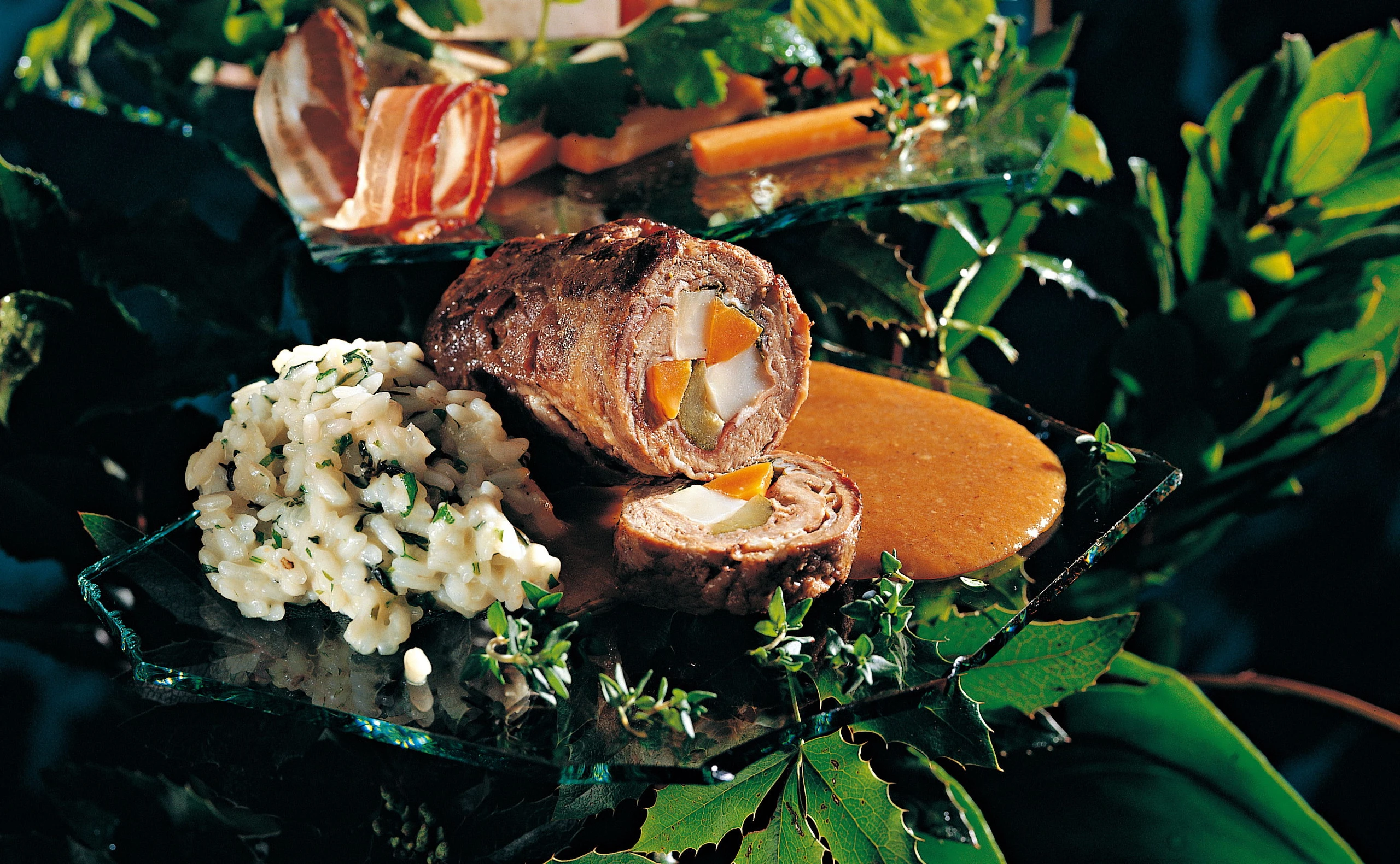 Traditionell gefüllte Rindsrouladen