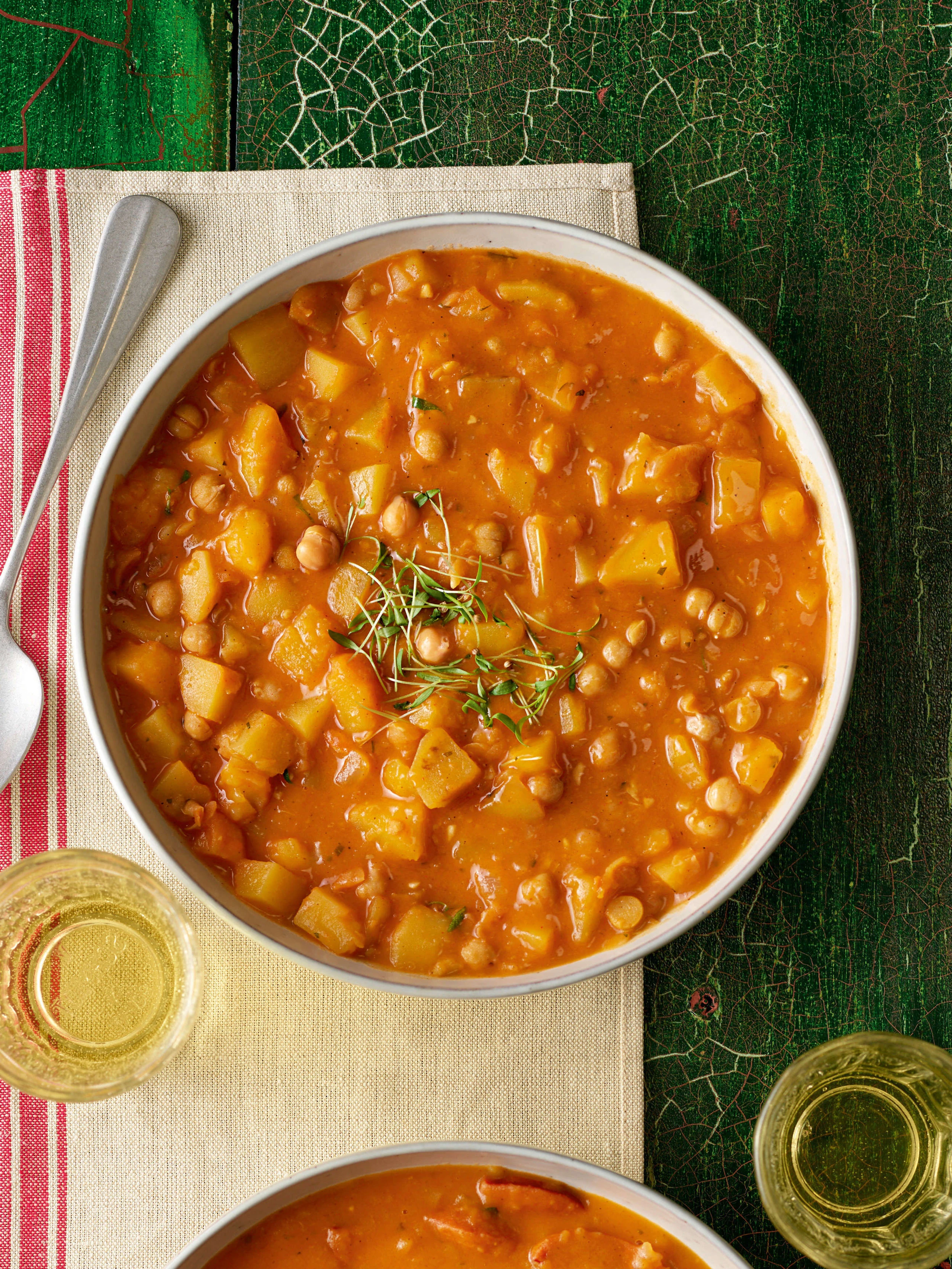 Orientalisches Erdäpfelgulasch mit Kichererbsen