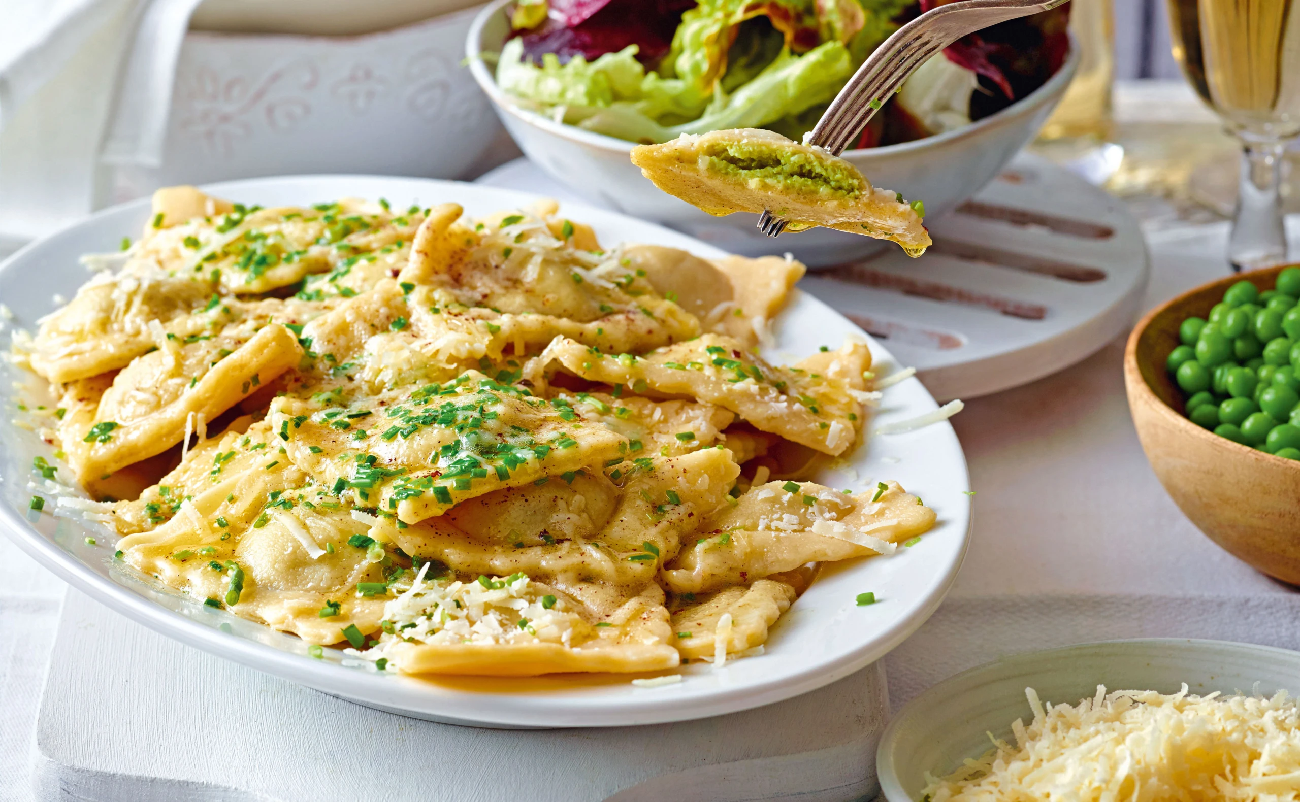 Ravioli mit Erbsen-Ricottafülle und brauner Butter