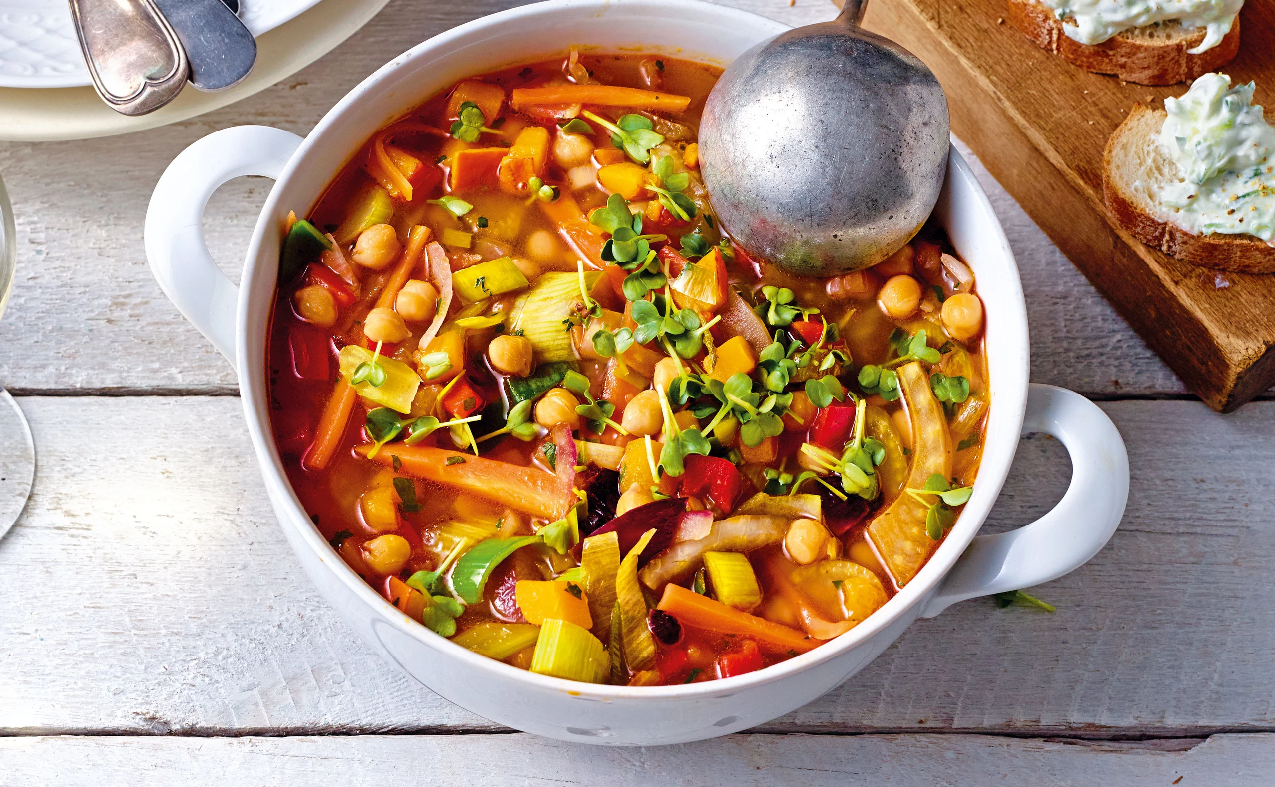 Kichererbsen-Eintopf mit Gurkencreme