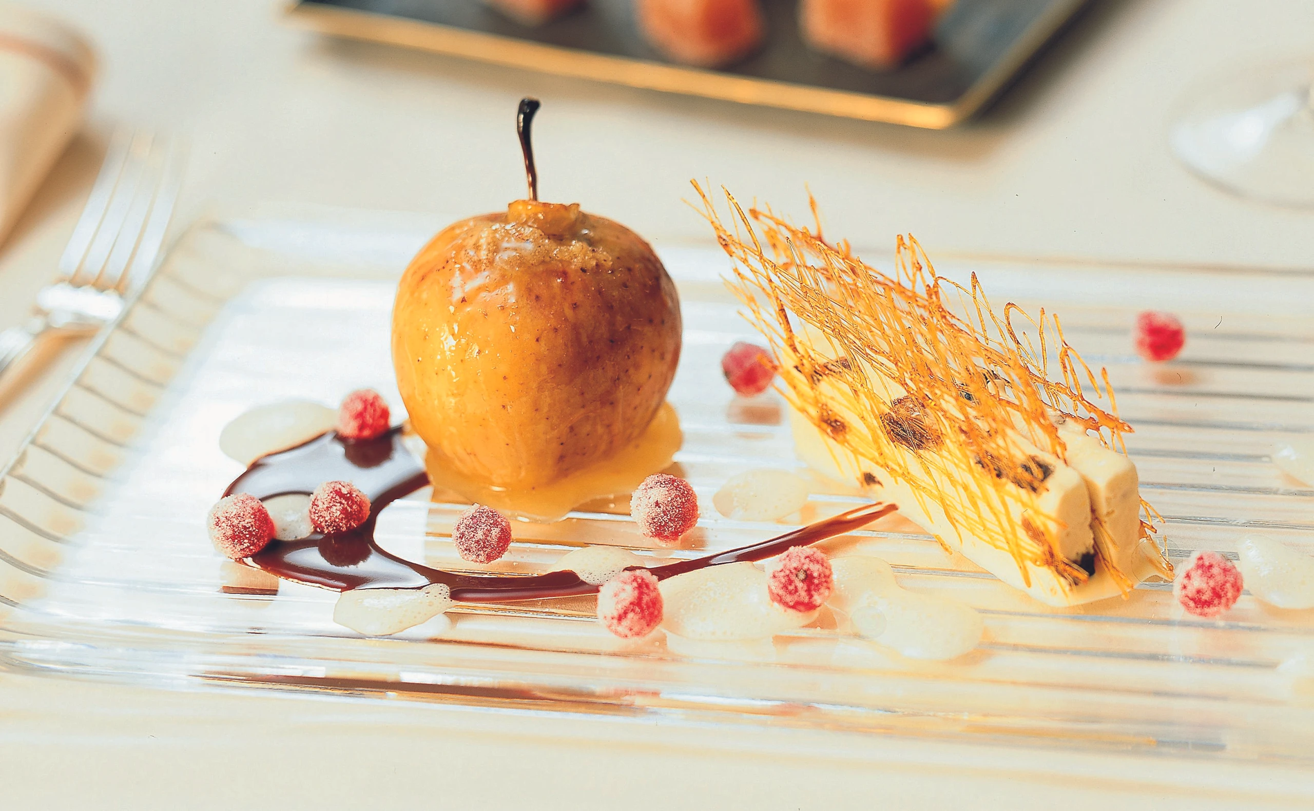 Dörrfrüchte-Parfait mit Bratapfel