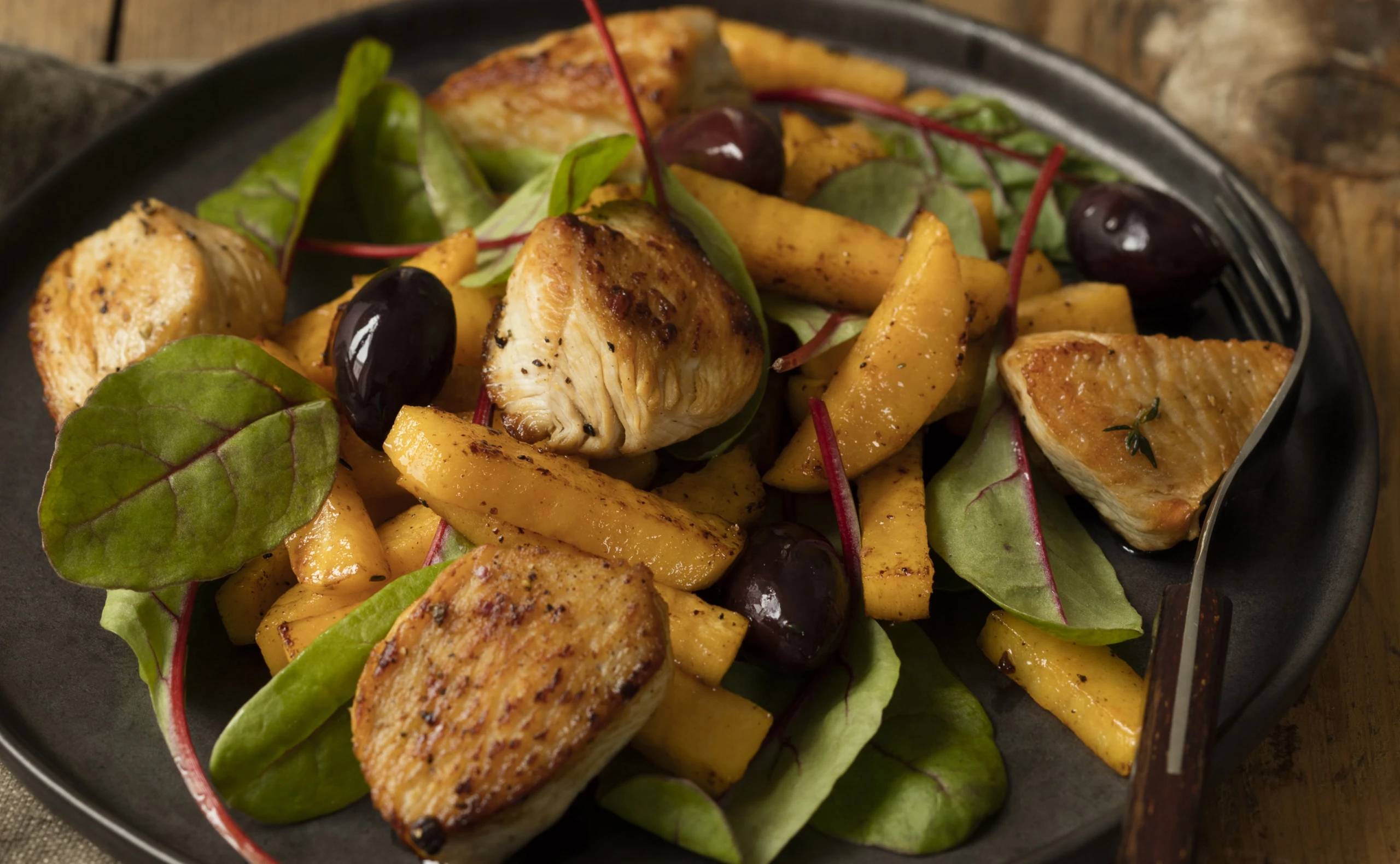 Putenwürfel mit Süßkartoffeln und Mangold