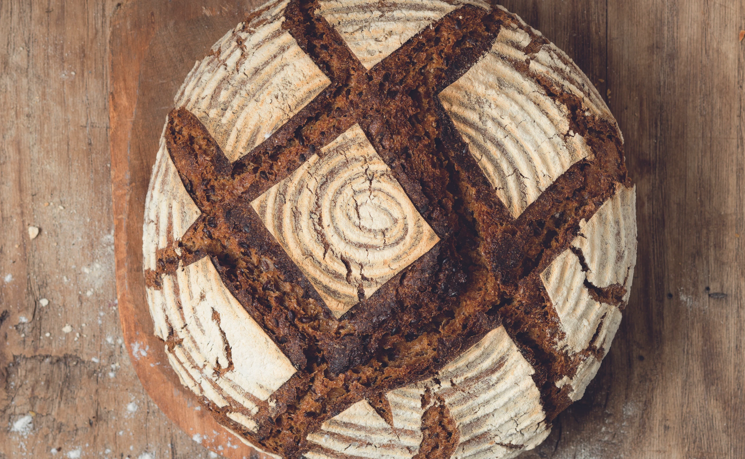 Roggenlaib mit Leinsamen