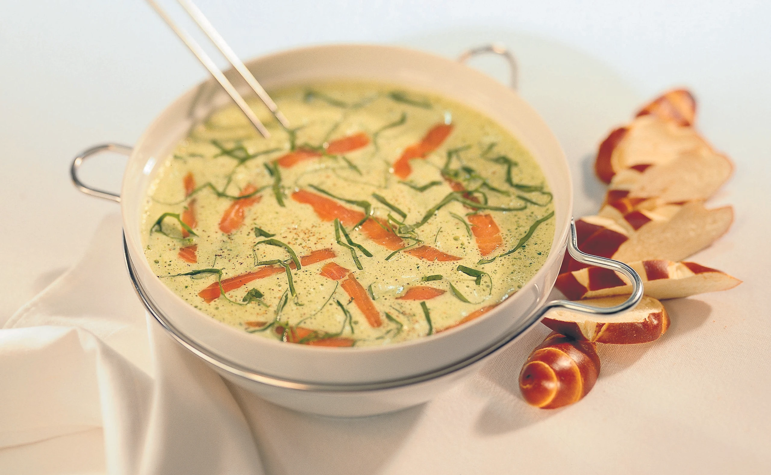 Mangoldsuppe mit Räucherlachs