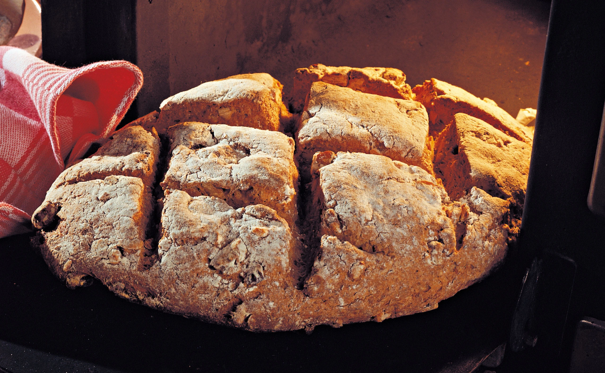 Feines Buttermilchbrot mit Walnüssen