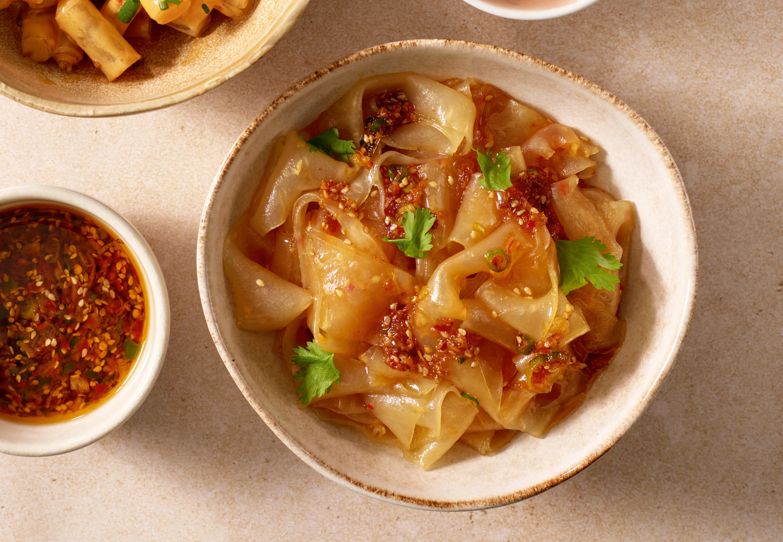 Reispapier-Bandnudeln mit Chilisauce