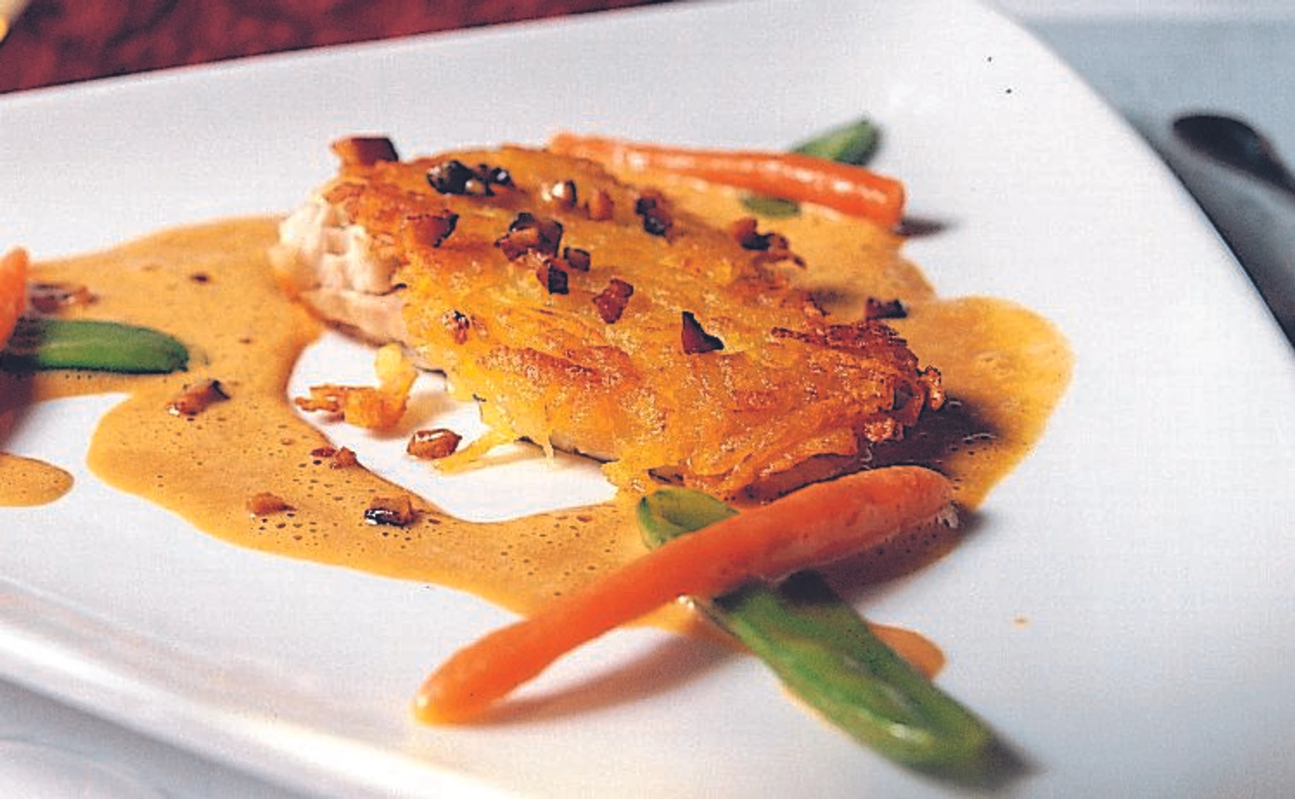 Pörkölt vom Waldviertler Karpfen in der Erdäpfelkruste