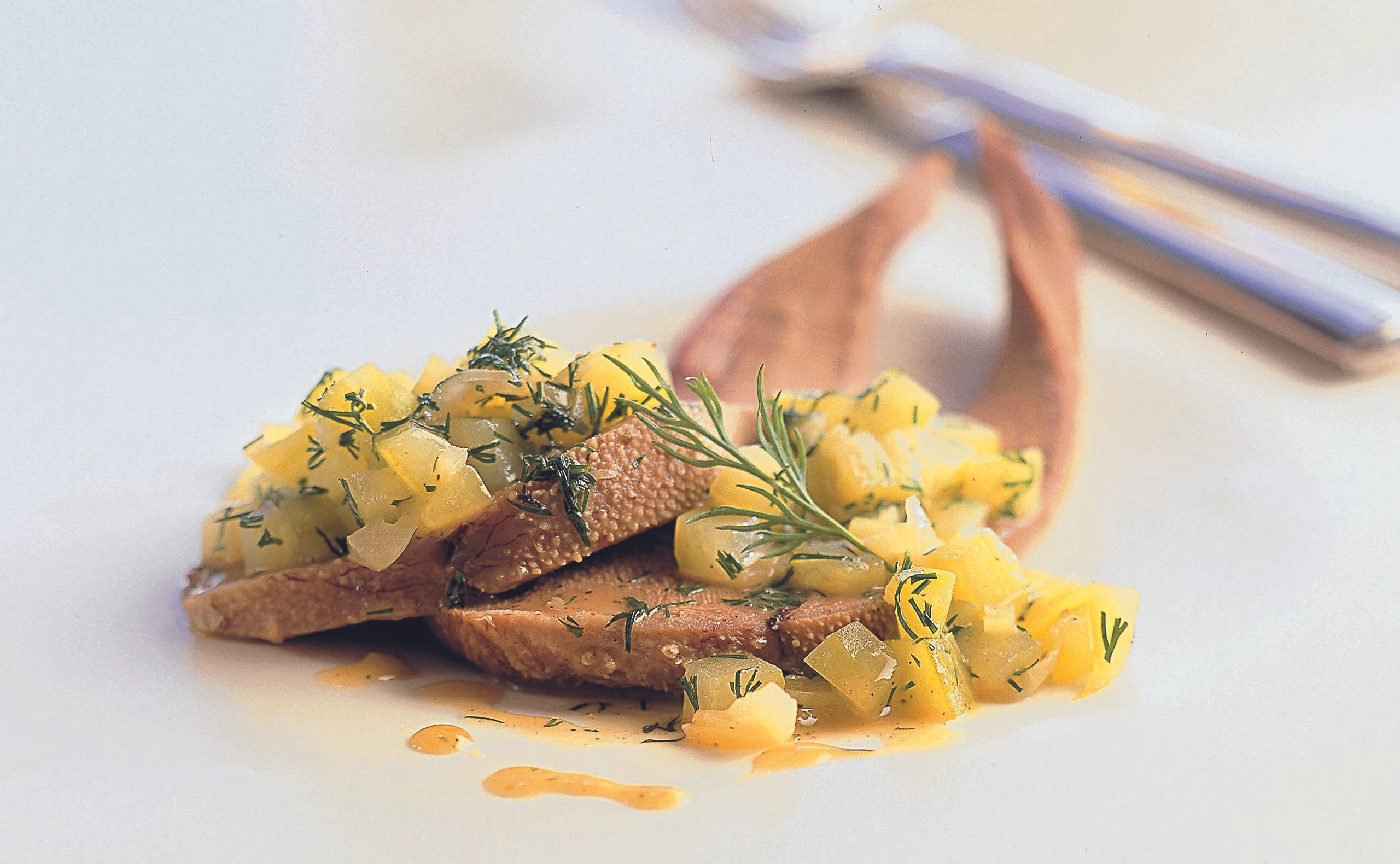 Kalbszüngerl mit Gurken-Dillgemüse