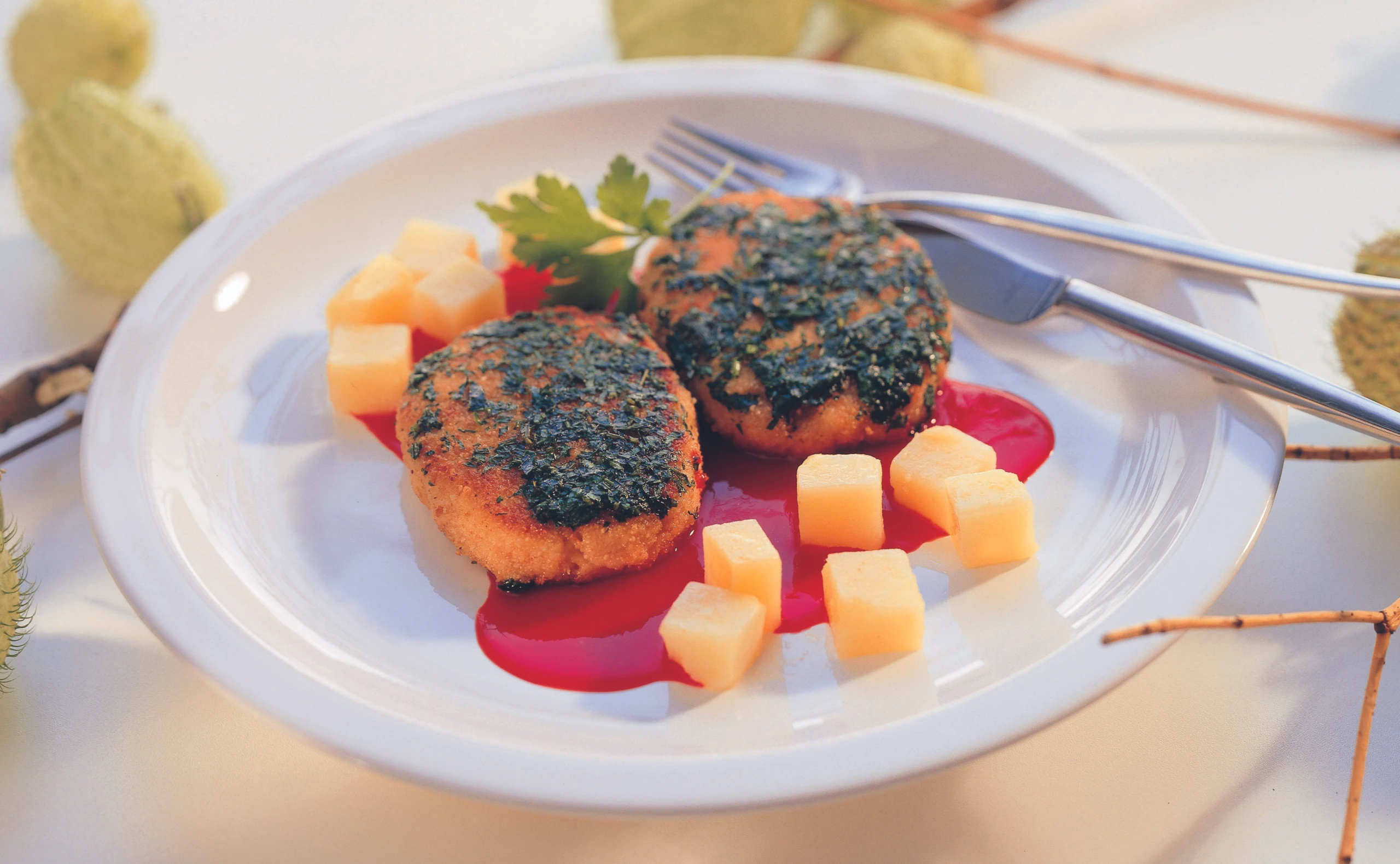 Faschiertes Putenschnitzel in Kräuterpanier mit Buttererdäpfeln