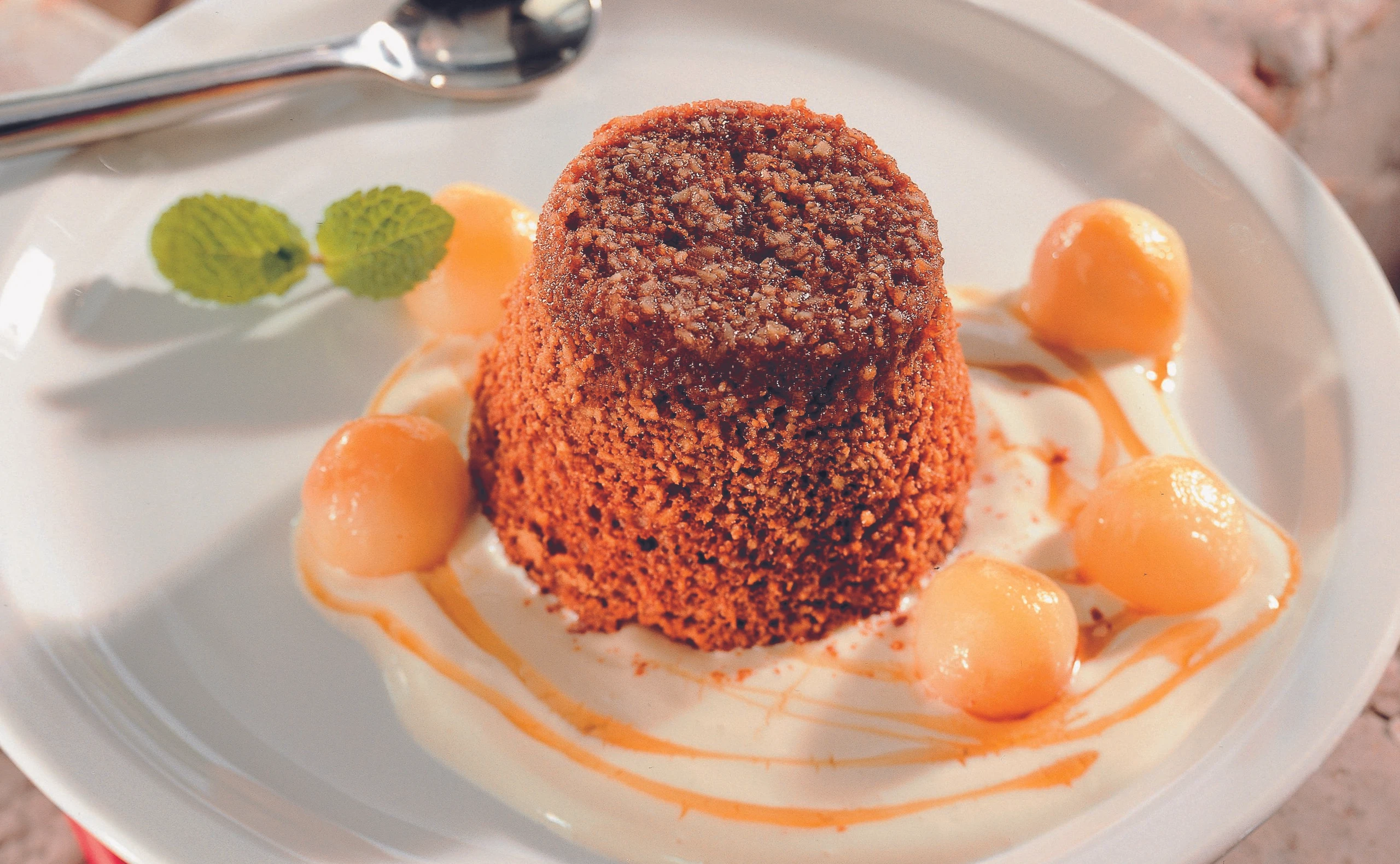 Zimtauflauf mit Honigsauce und gebratenen Birnen