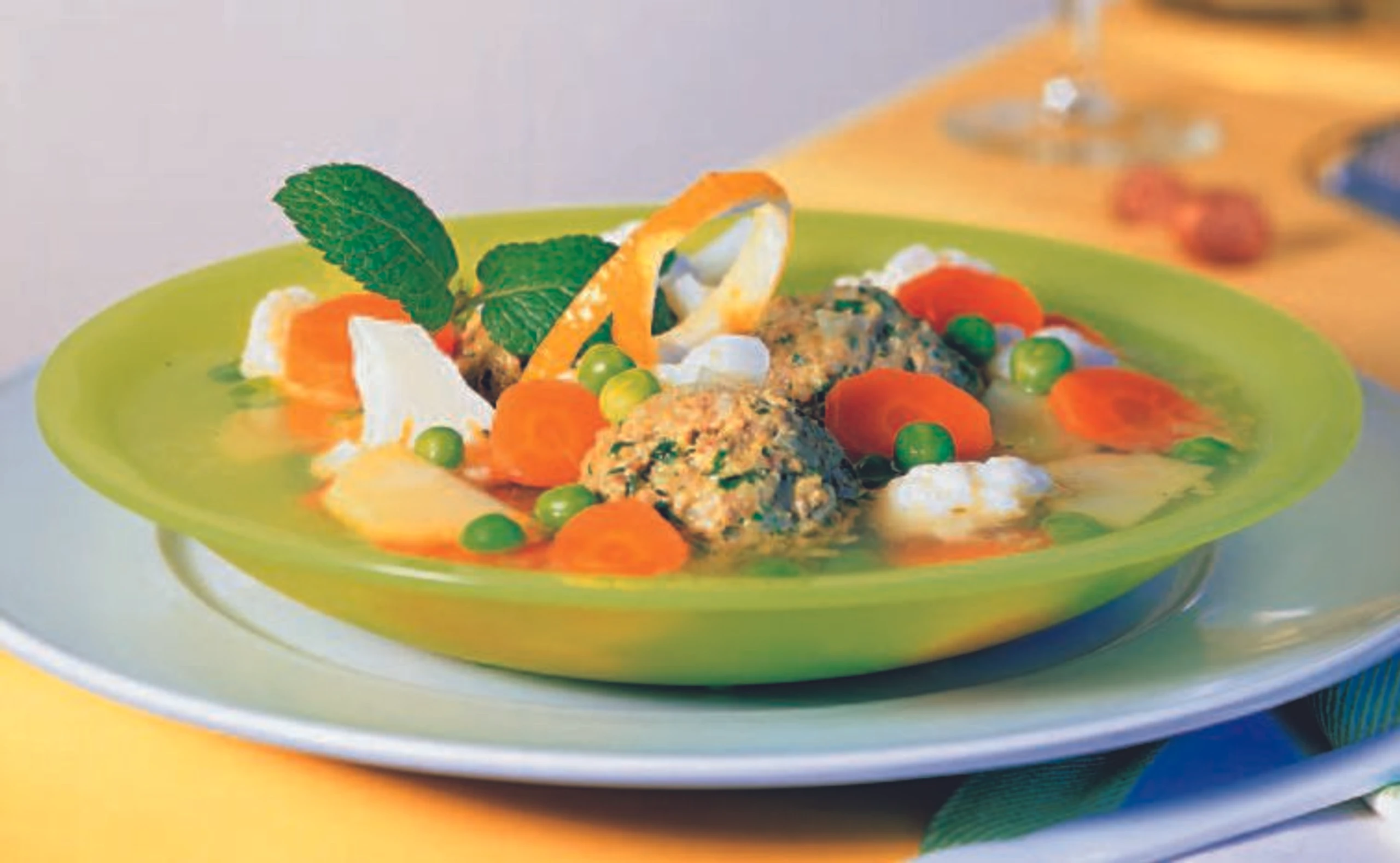 Gemüse-Topf mit Fleischbällchen